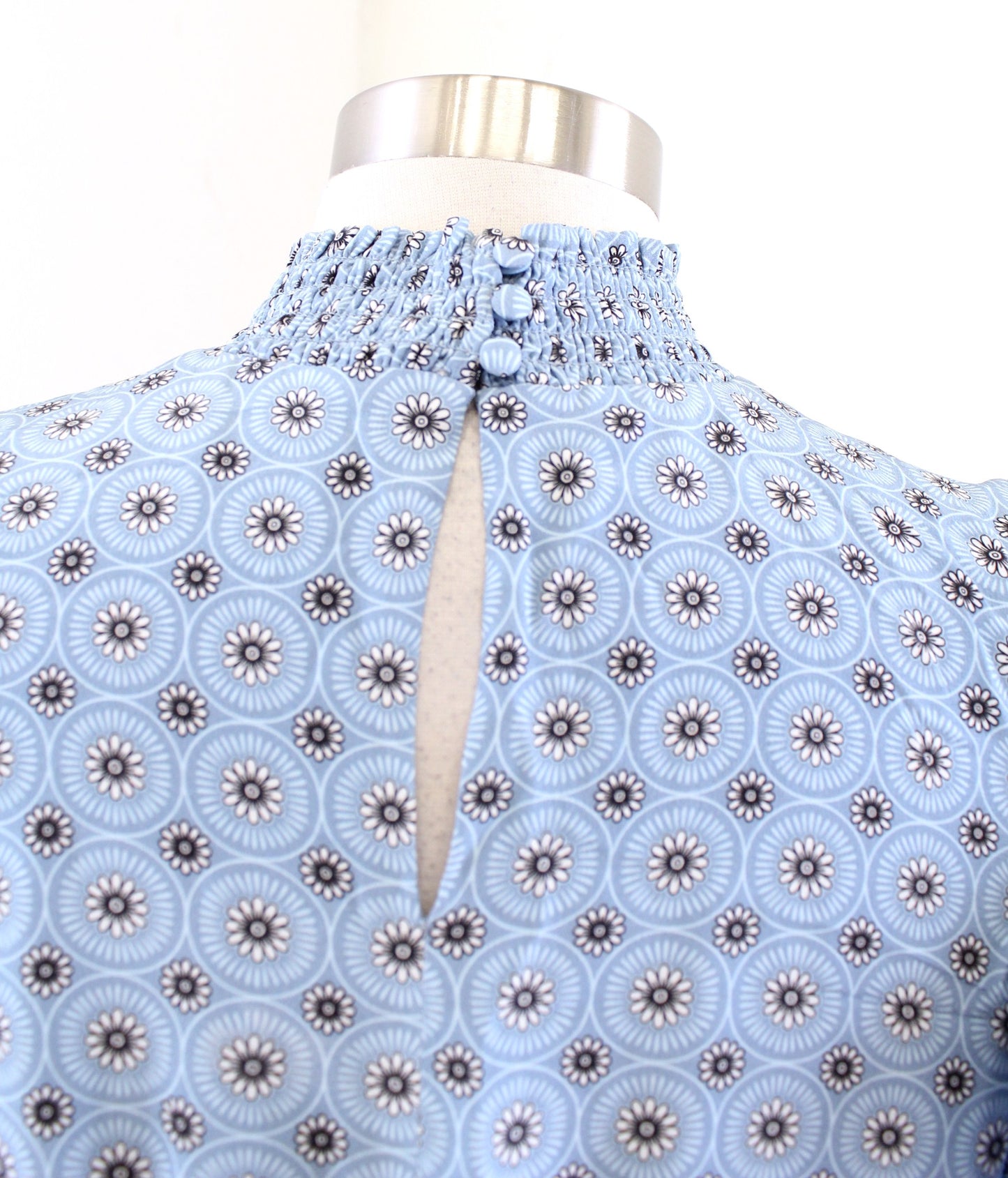 Elie Tahari Isabella Blue Silk Floral Mock Neck Ruched Sheath Dress Size 8