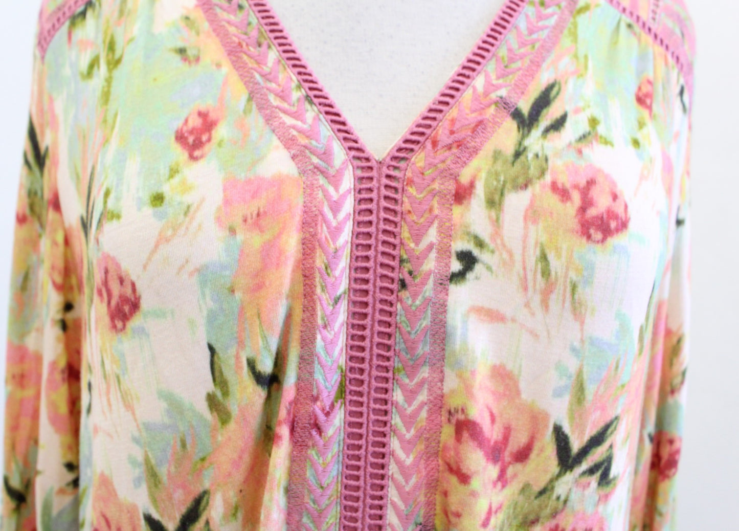 Soft Surroundings Essex Abstract Floral Knit Embroidered Trim Top Blouse Size S