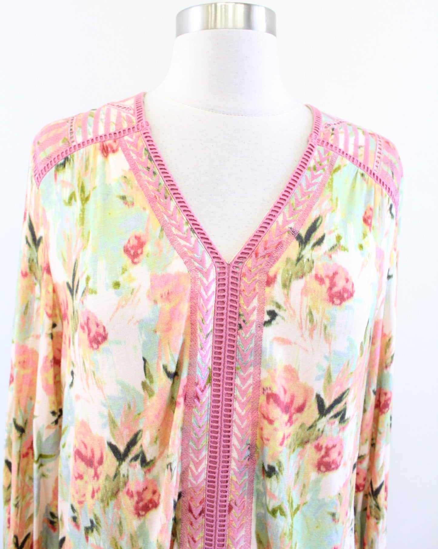 Soft Surroundings Essex Abstract Floral Knit Embroidered Trim Top Blouse Size S