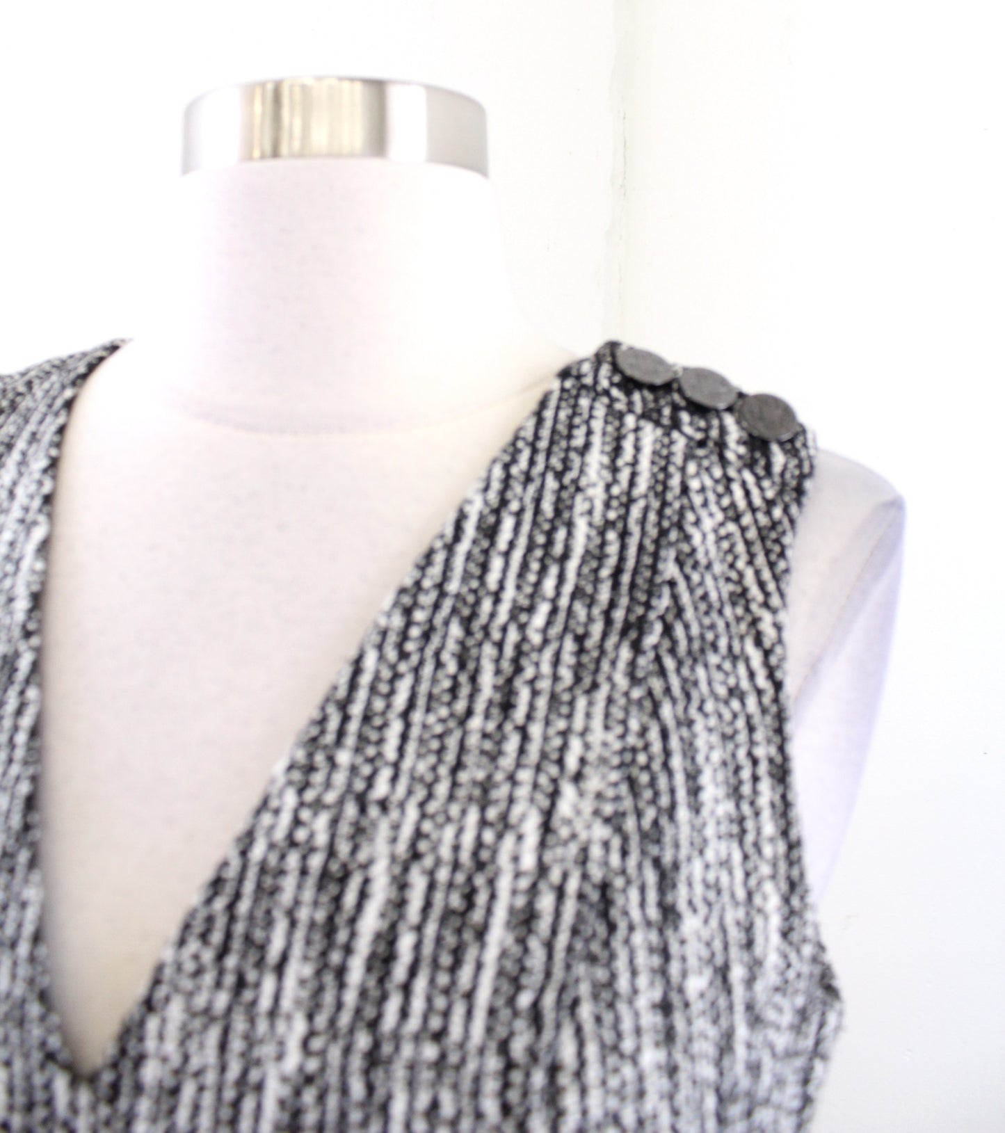 White House Black Market Static Tweed V Neck Sheath Dress Size 4 Button Accent