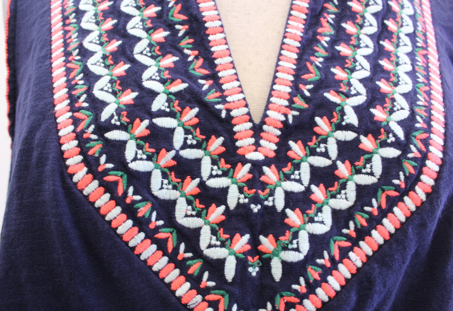 Boden Navy Blue Split Neck Embroidered Shell Tank Top Blouse Size US 8 Geometric