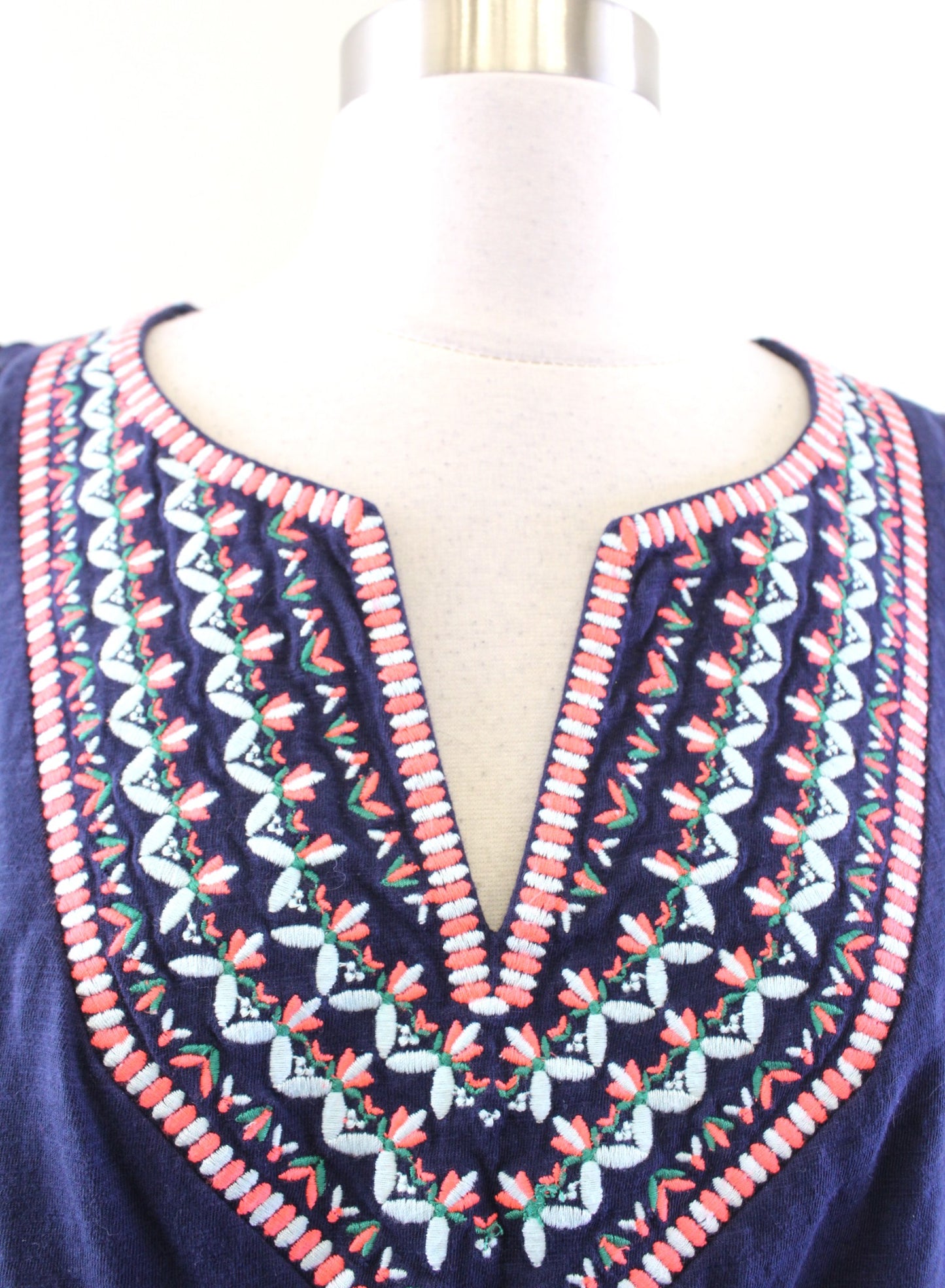 Boden Navy Blue Split Neck Embroidered Shell Tank Top Blouse Size US 8 Geometric