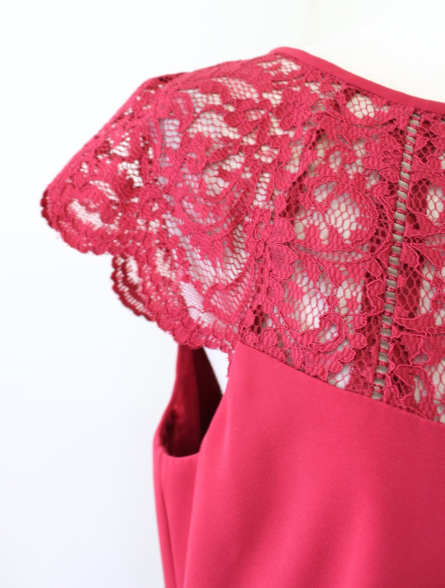 White House Black Market Red Lace Neckline Cap Sleeve Shift Dress Cocktail Sz 12