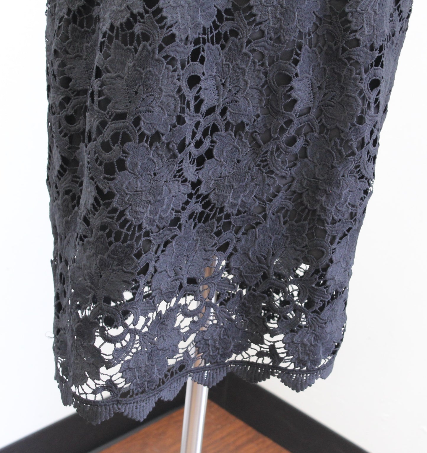 White House Black Market Black Lace Velvet Trim Sheath Dress Size 10 Sleeveless