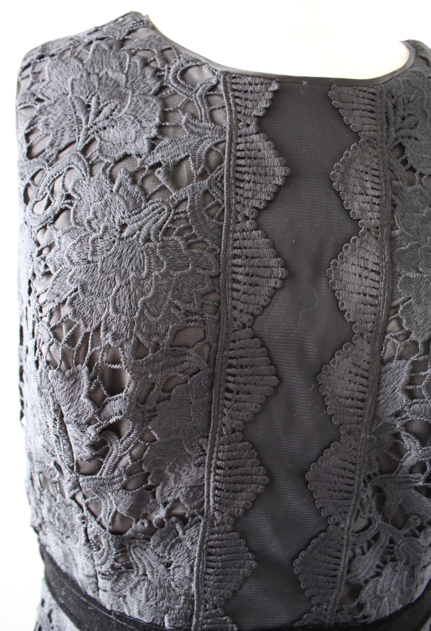 White House Black Market Black Lace Velvet Trim Sheath Dress Size 10 Sleeveless