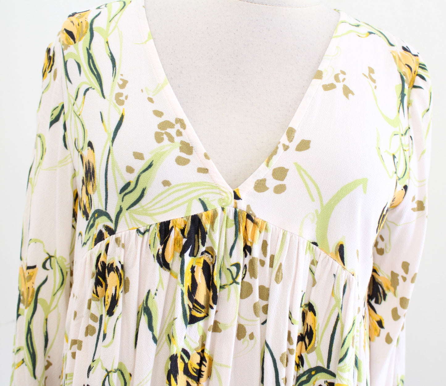 Free People Bella Cream Floral V Neck Long Sleeve Tunic Top Blouse Size XS Boho