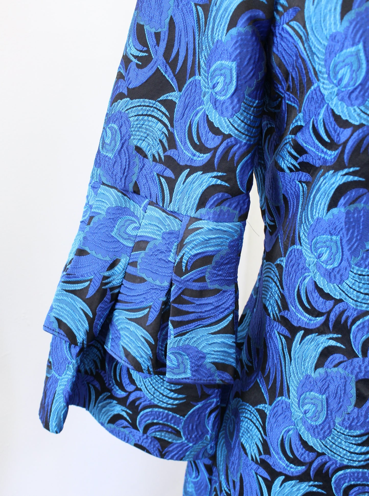 Belle Badgley Mischka Blue Peacock Feather Jacquard Bell Sleeve Cocktail Dress 2