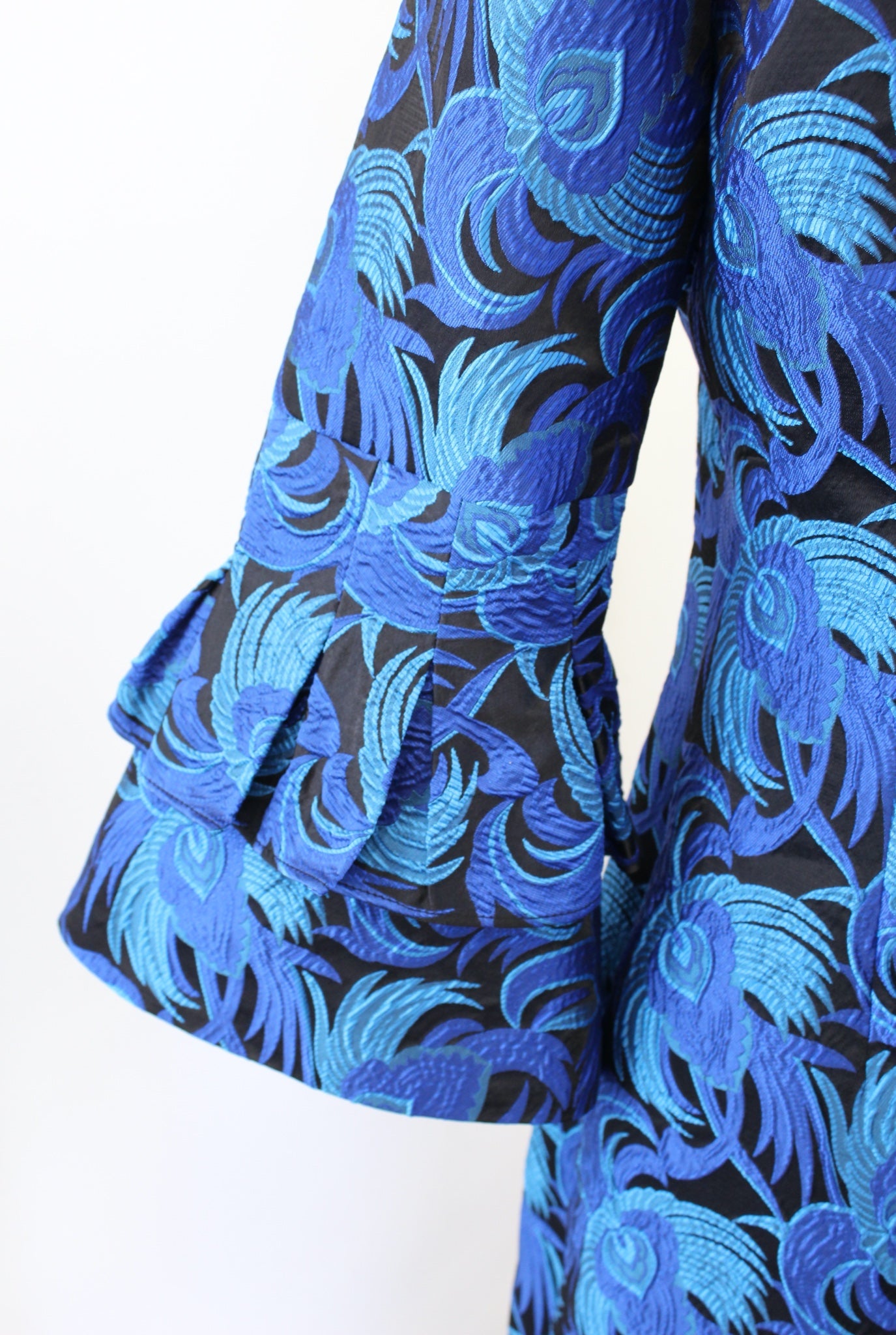 Belle Badgley Mischka Blue Peacock Feather Jacquard Bell Sleeve Cocktail Dress 2