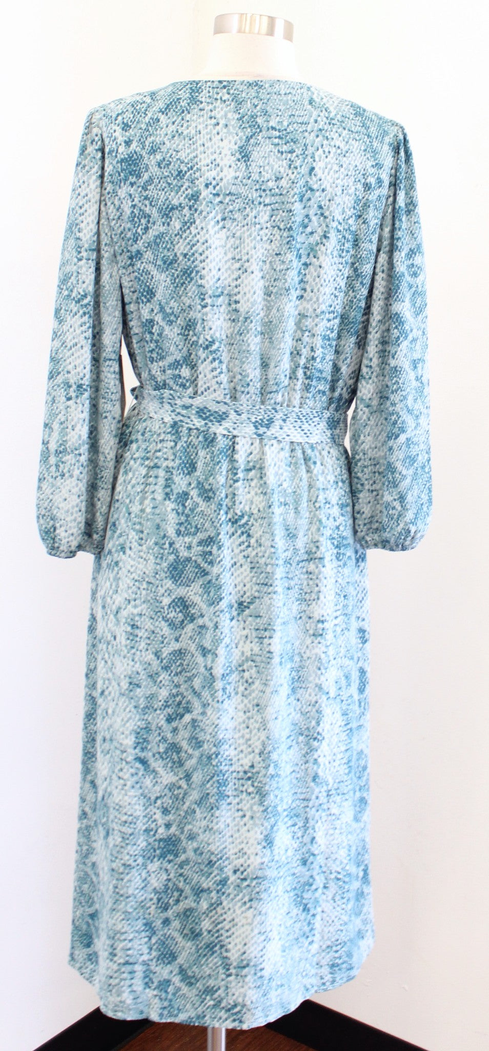 NWT Chicos Blue Snakeskin Print Faux Wrap Midi Dress Size 1 Tie Waist Belted