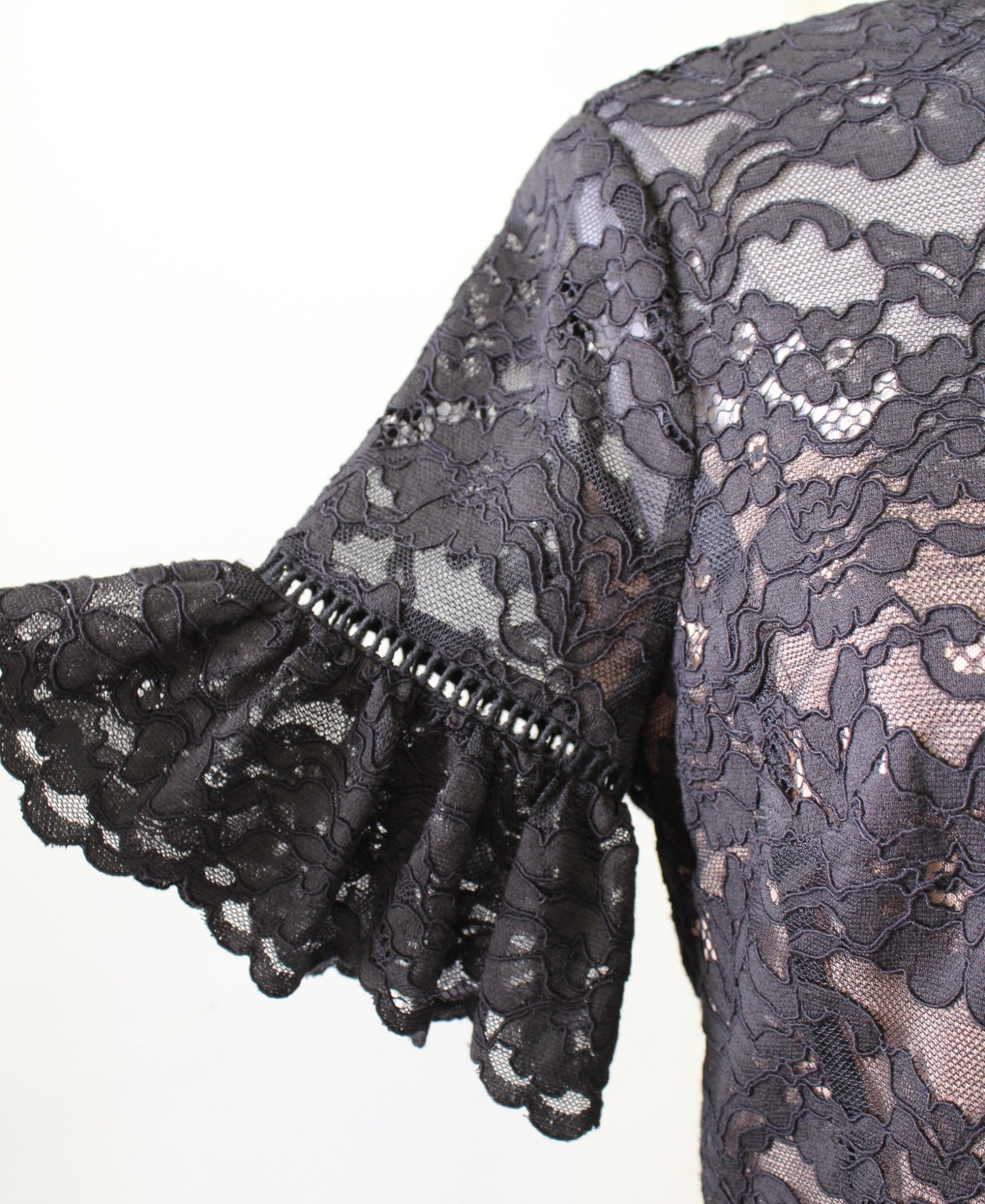 Rebecca Taylor Black Scalloped Lace Illusion Flare Sleeve Dress Size 6 Cocktail