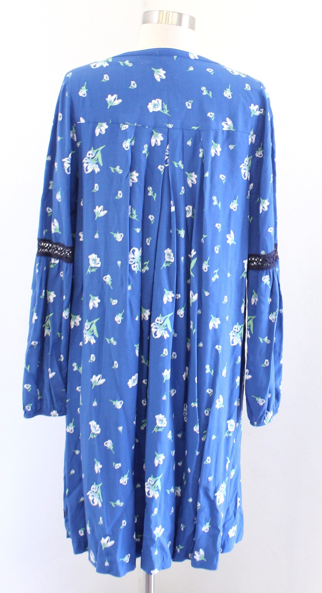 Matilda Jane Day Tripping Blue Floral V Neck Shift Dress Size S Lace Trim Casual