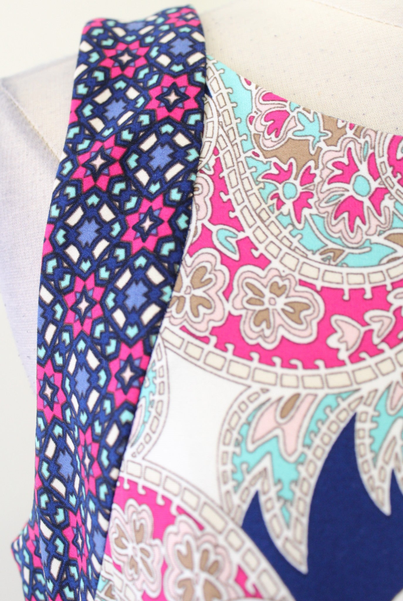 Chicos Geometric Paisley Print Sleeveless Jersey Maxi Dress Size 1 Blue Multi