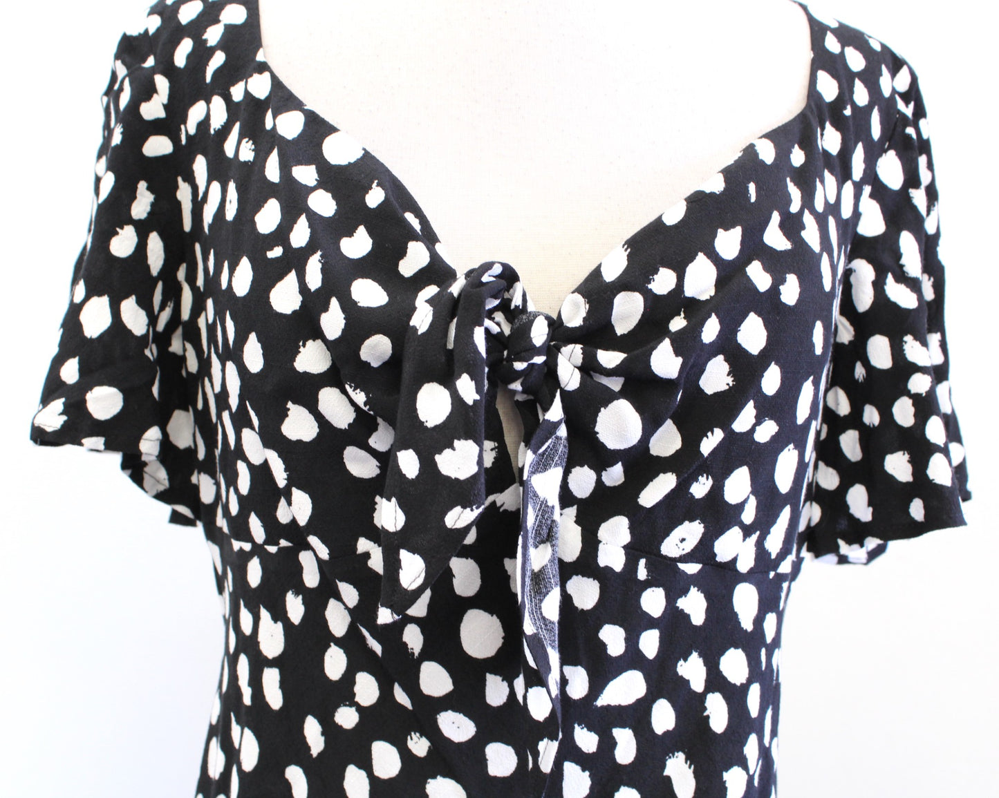 NWT Ann Taylor Loft Black White Spotted Tie Front V Neck Casual Dress Size PM MP