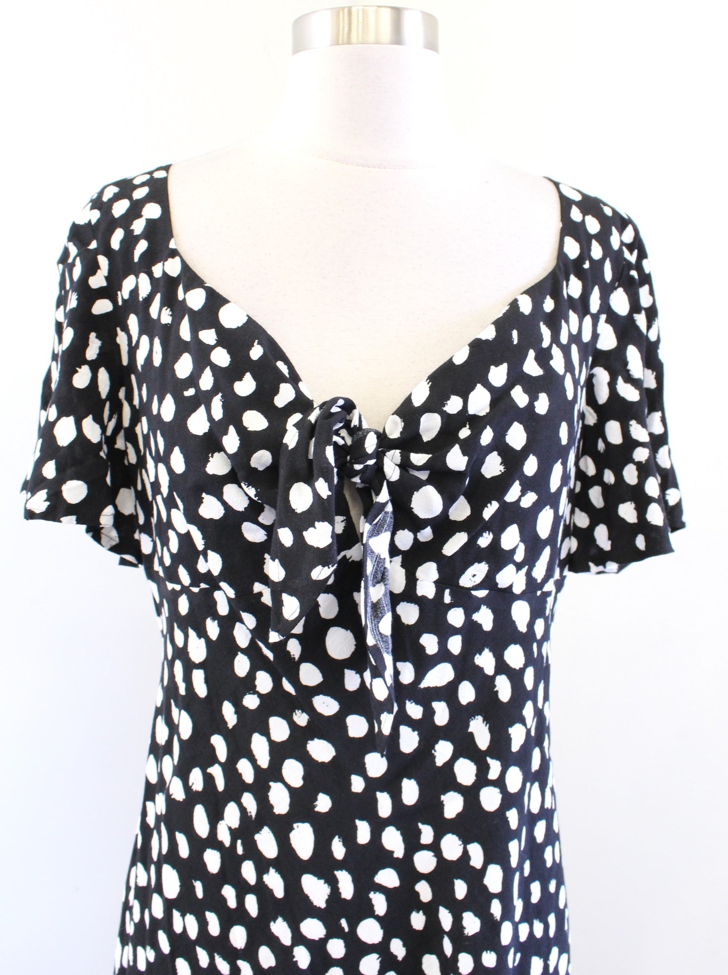 NWT Ann Taylor Loft Black White Spotted Tie Front V Neck Casual Dress Size PM MP