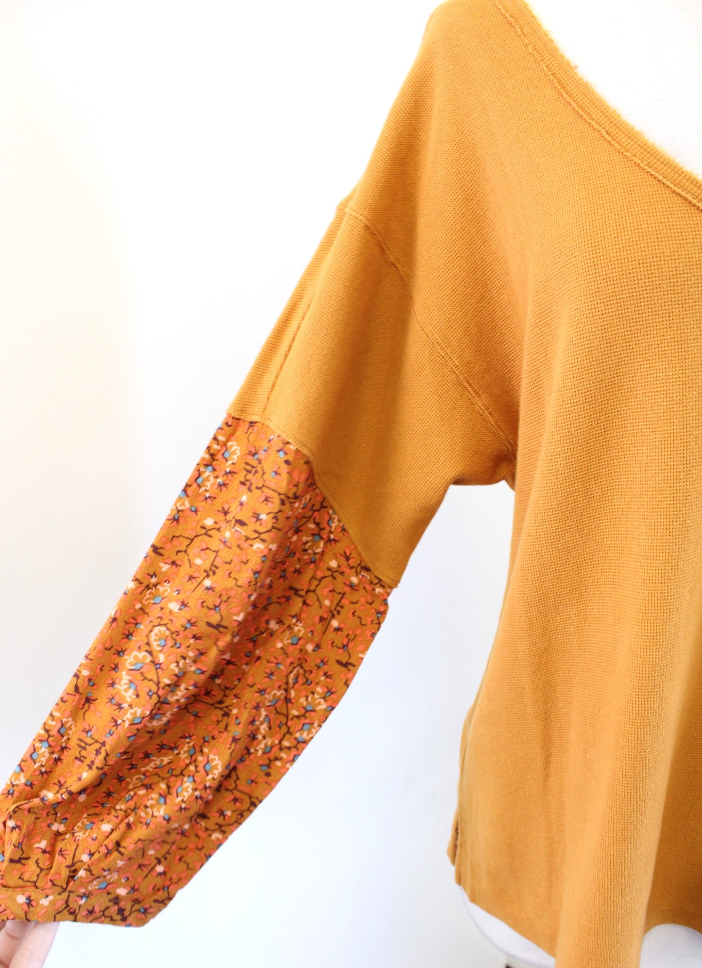 By Anthropologie Annette Orange/Yellow Floral Print Waffle Knit Top Blouse Sz XS Long Sleeve