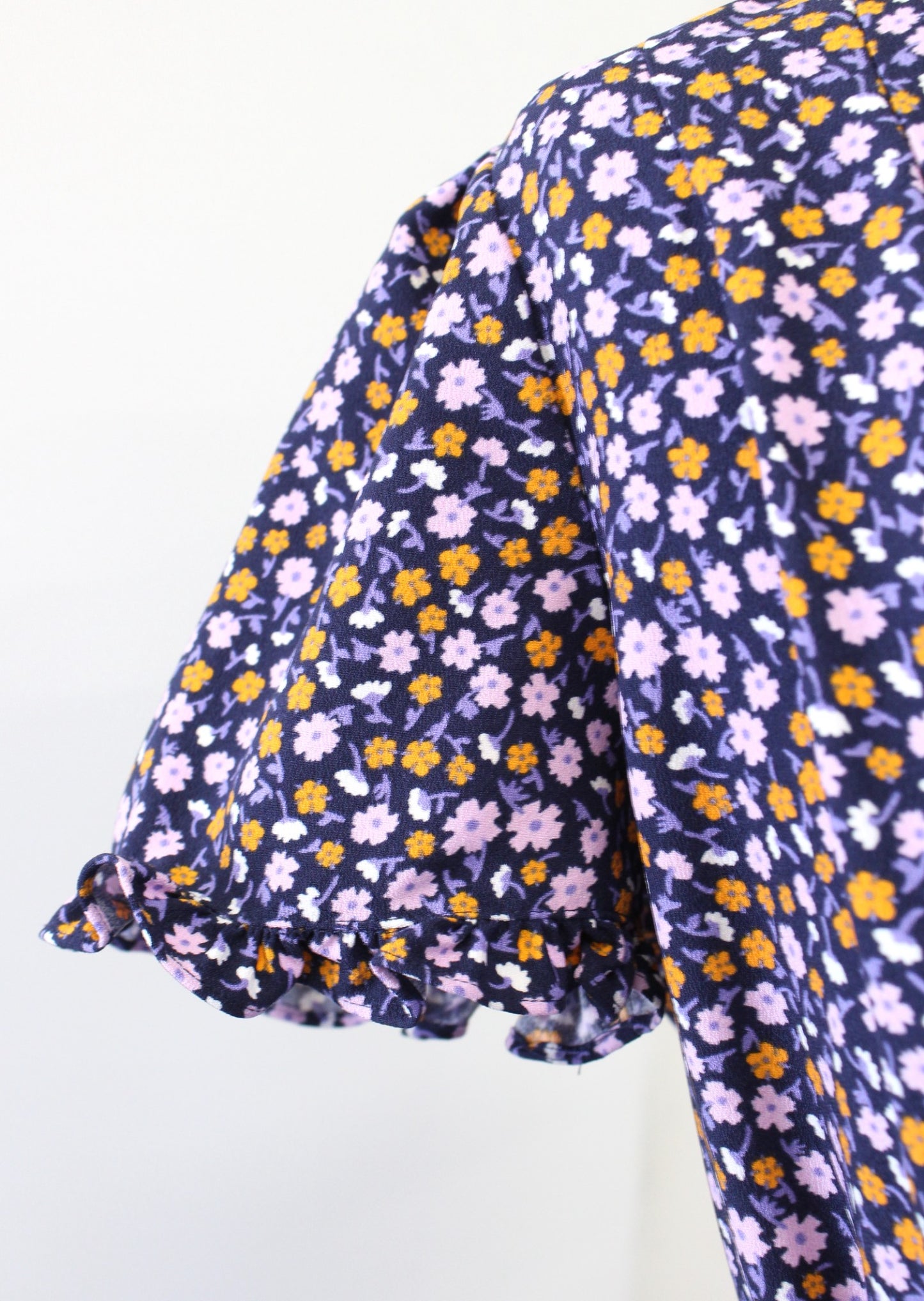 Draper James Miranda Ditsy Floral Print Ruffle Sleeve Midi Wrap Dress sz 4 Navy