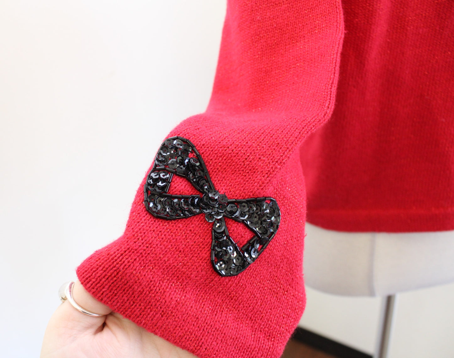 Janes Closet Red Metallic Shimmer Bow Sequin Embellished Pullover Sweater Size L