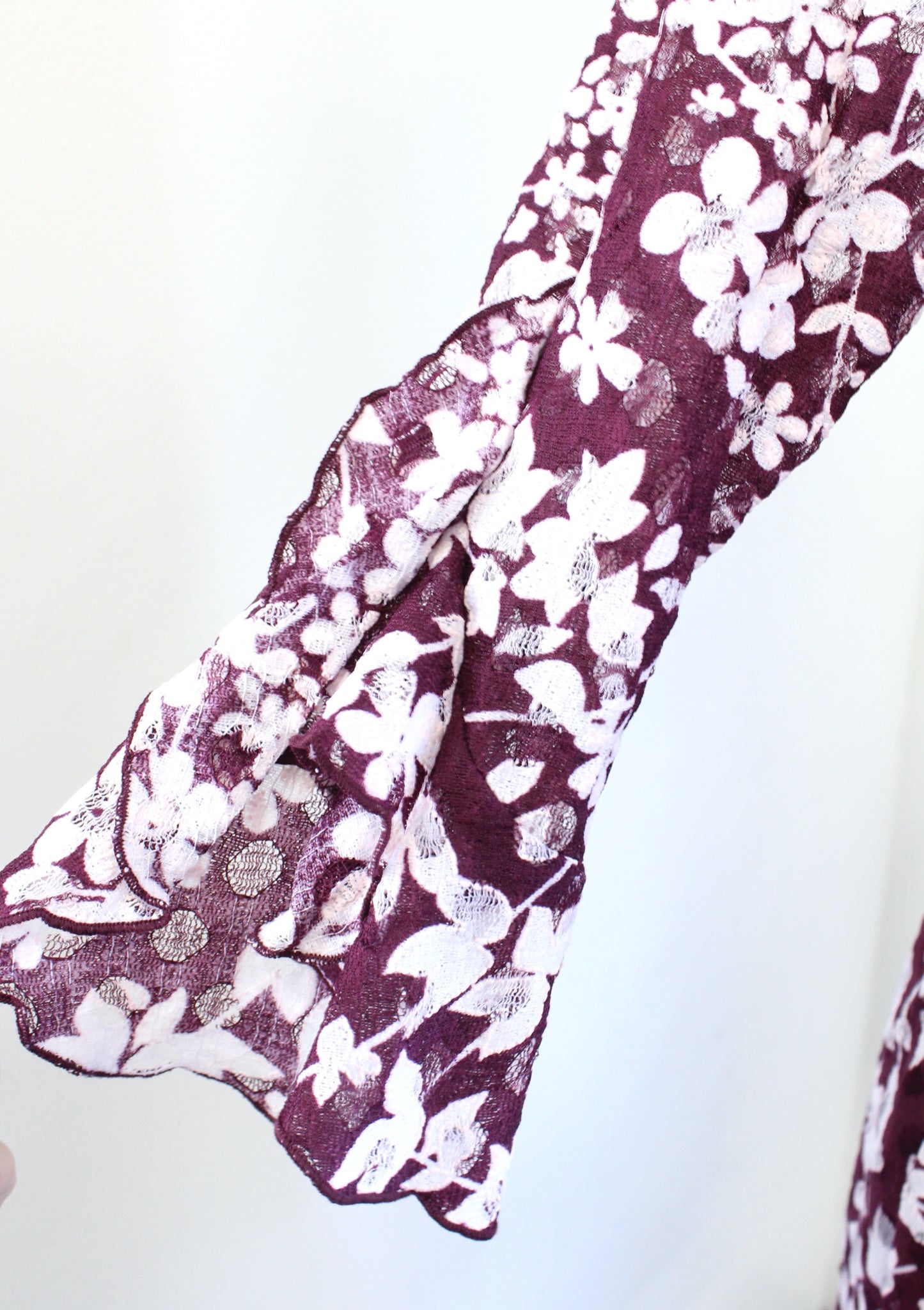 Karl Lagerfeld Burgundy White Pink Floral Lace Bell Sleeve V Neck Dress Size 8