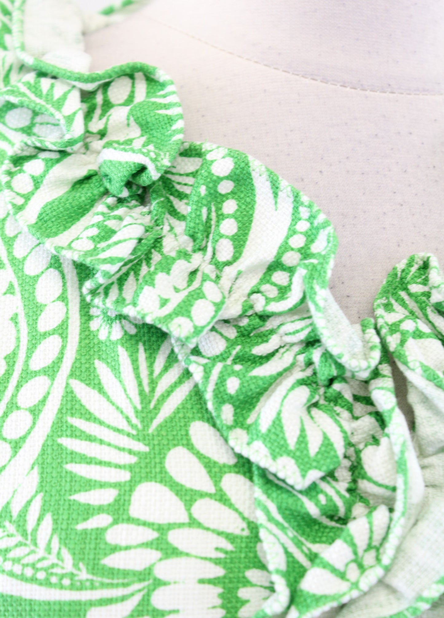 Kate Spade Bonnie Green White Floral Ruffle Neck Textured Sheath Dress Size S