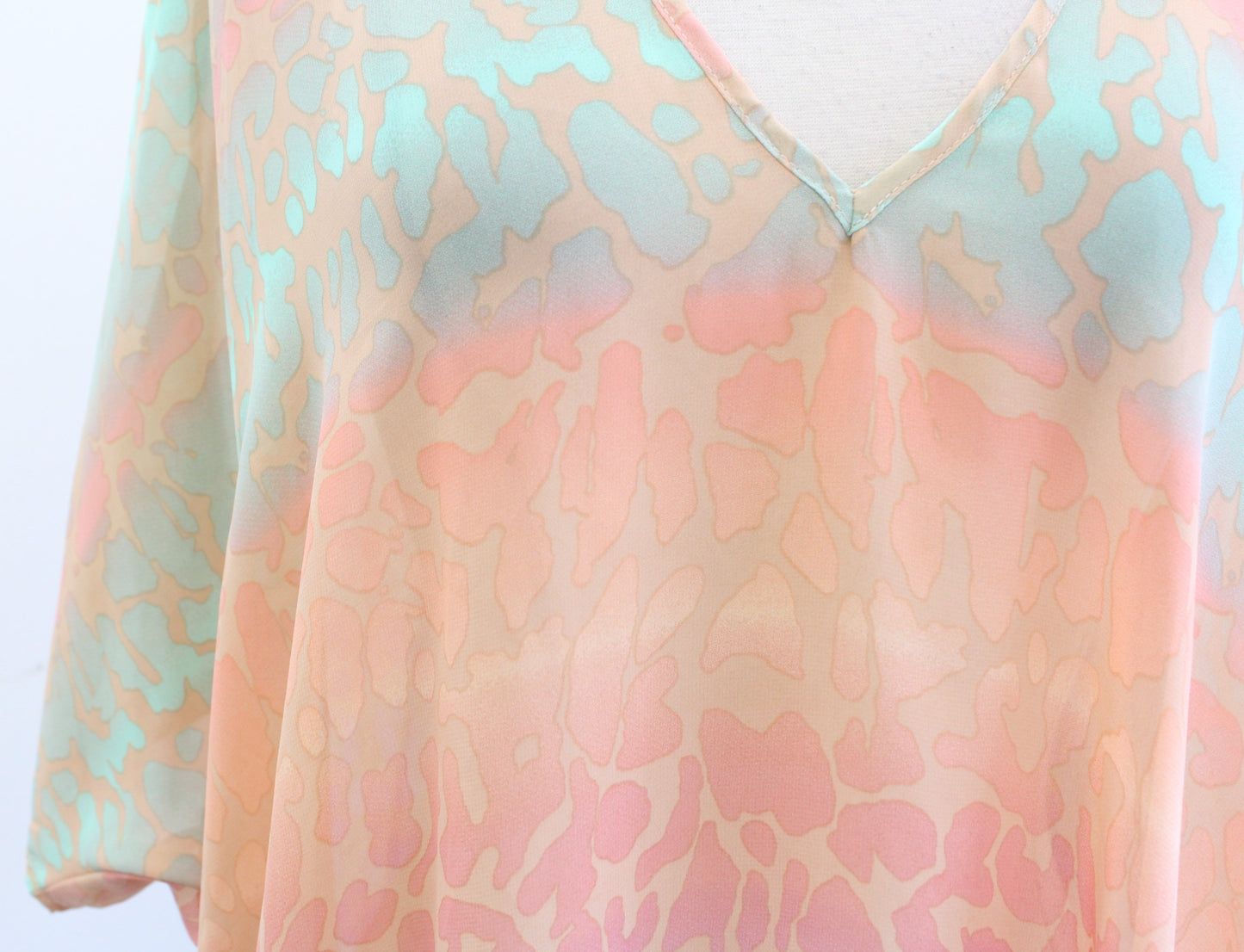 NWT Show Me Your Mumu Shook Pastel Cheetah Print Tunic Top Blouse Size XS V Neck