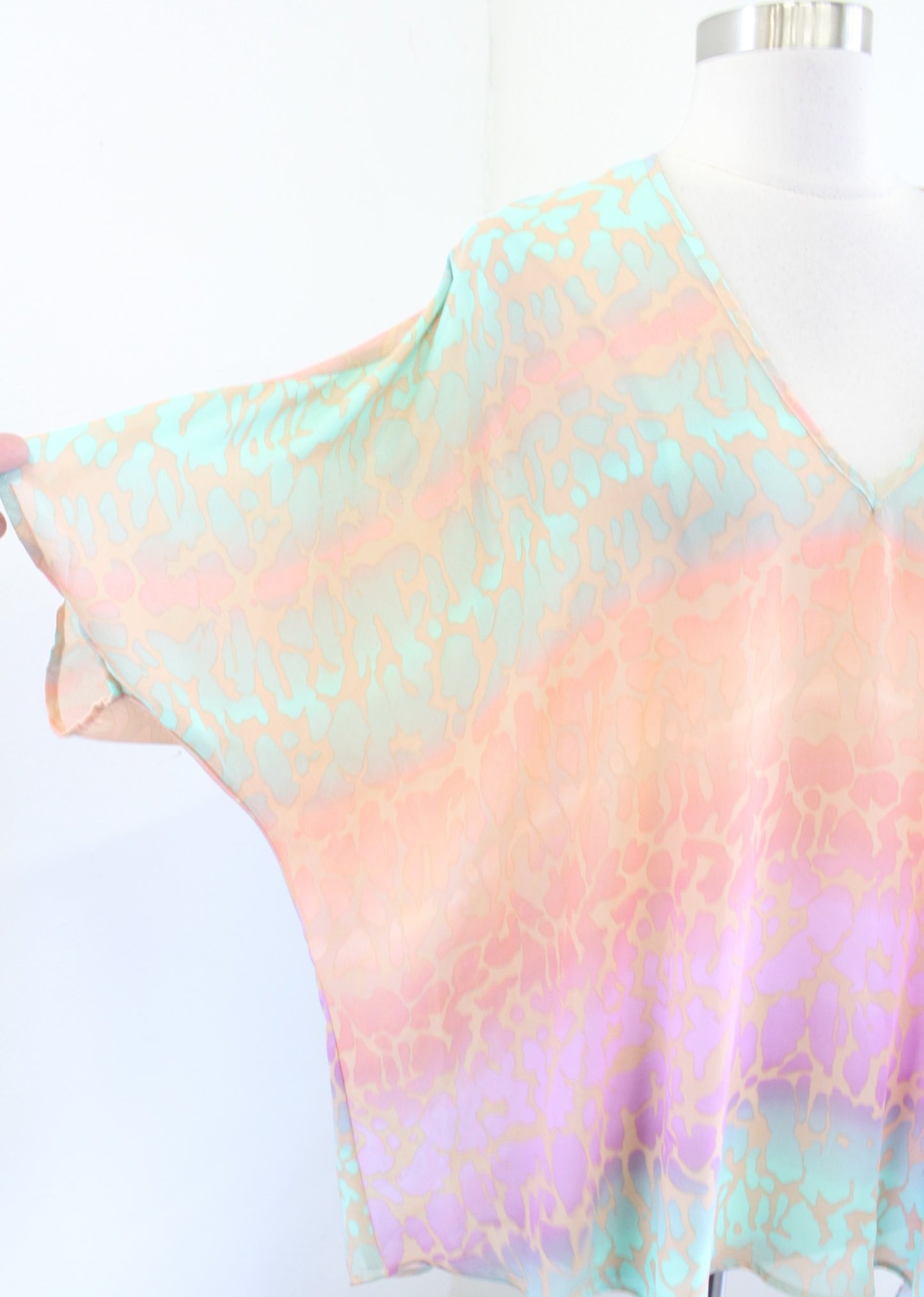 NWT Show Me Your Mumu Shook Pastel Cheetah Print Tunic Top Blouse Size XS V Neck