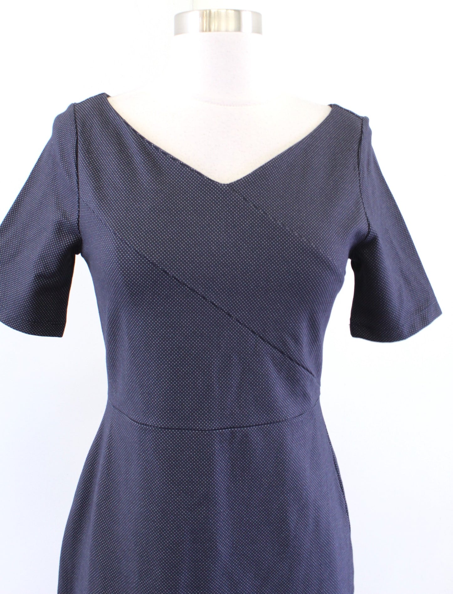 NWT Banana Republic Womens Navy Blue White Micro Dot V Neck Sheath Dress Size 2