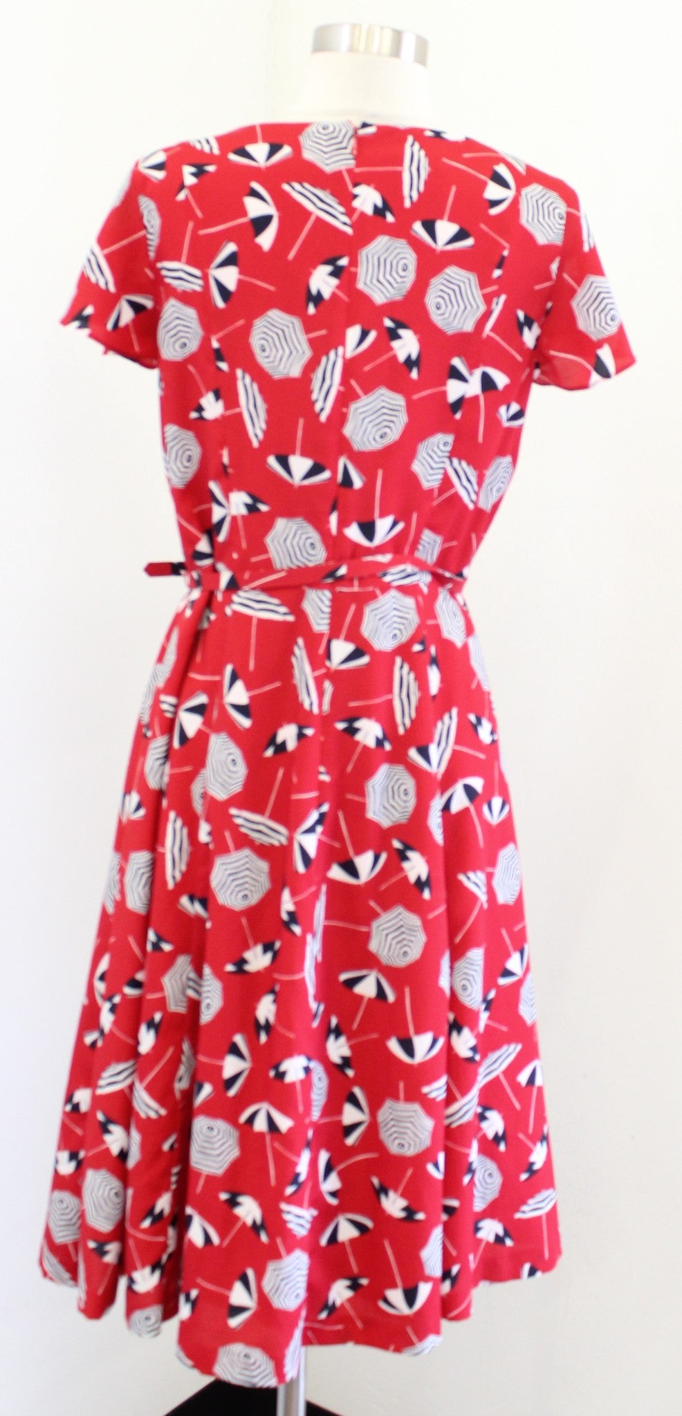 Talbots Red Black White Novelty Umbrella Print A Line Belted Dress size 6 V Neck