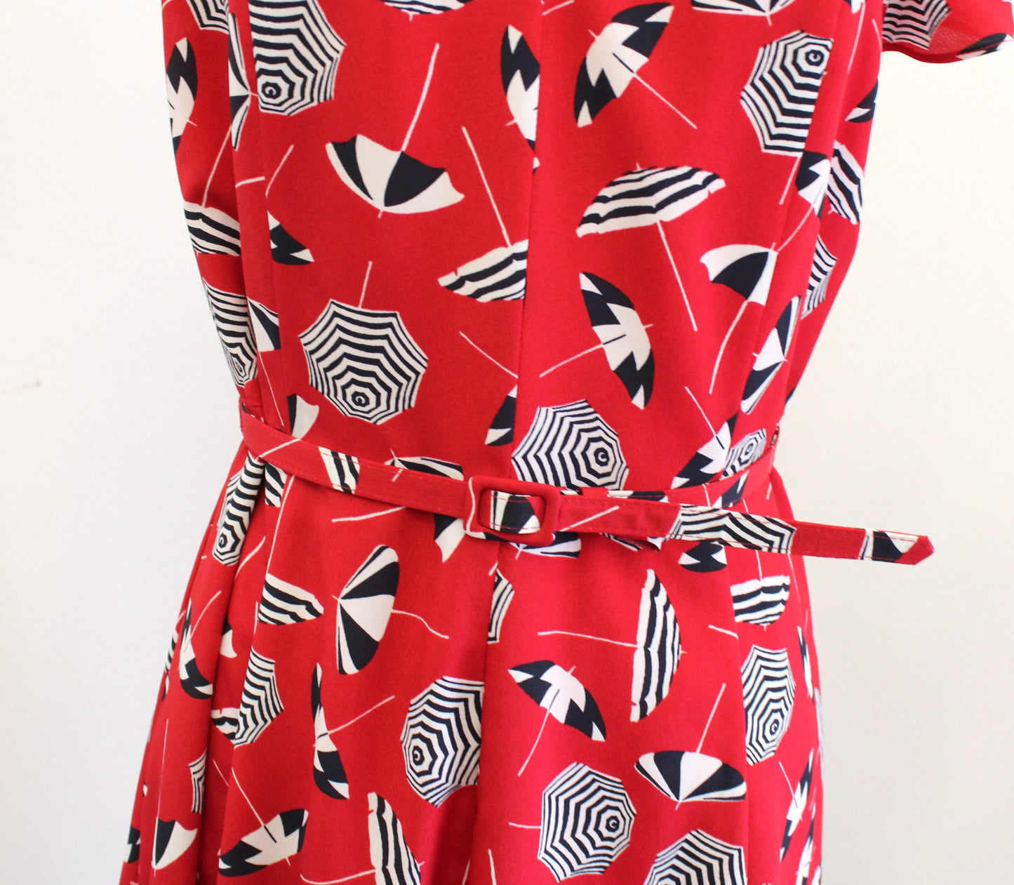 Talbots Red Black White Novelty Umbrella Print A Line Belted Dress size 6 V Neck