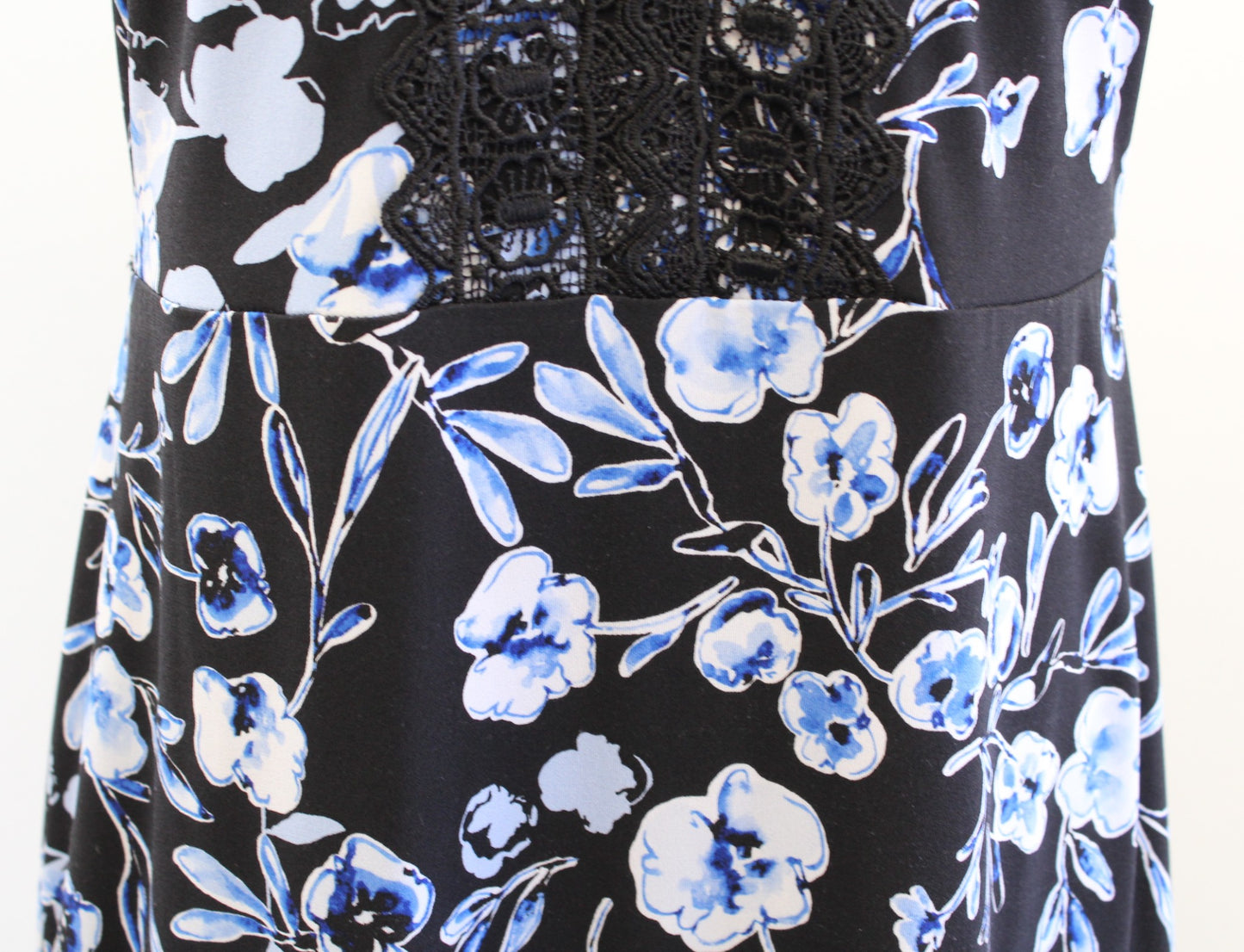 Karl Lagerfeld Black Blue Floral Print Ruffle Flounce Sheath Dress Size 4 Lace