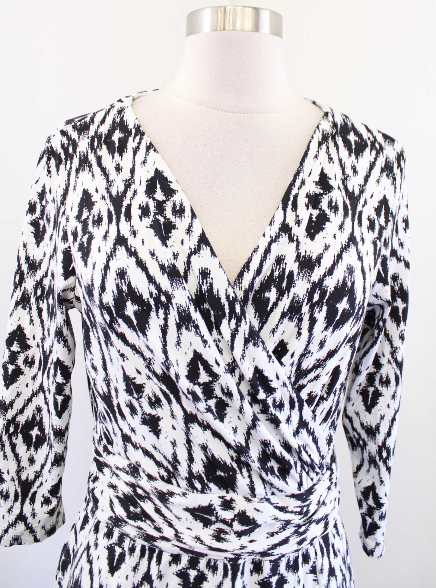 J McLaughlin Black Off White Geometric Ikat Catalina Cloth Faux Wrap Dress Sz M