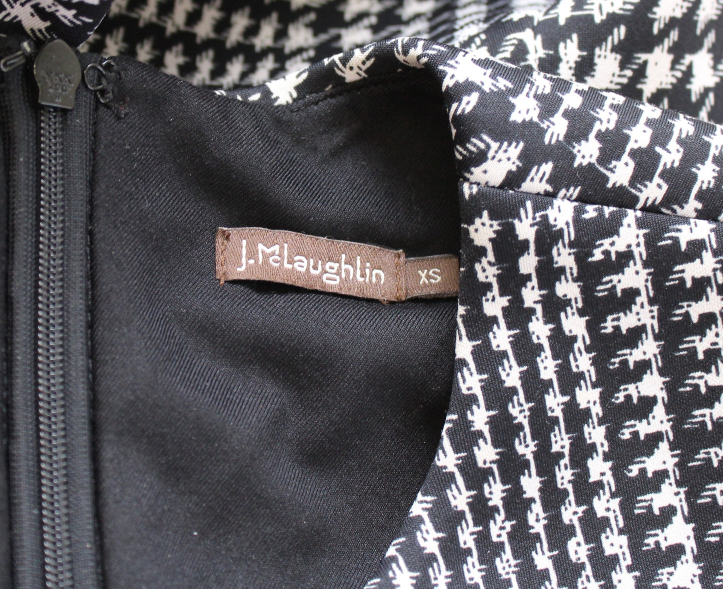 J McLaughlin Black Houndstooth Print Scuba Fit and Flare Dress Sz XS Sleeveless