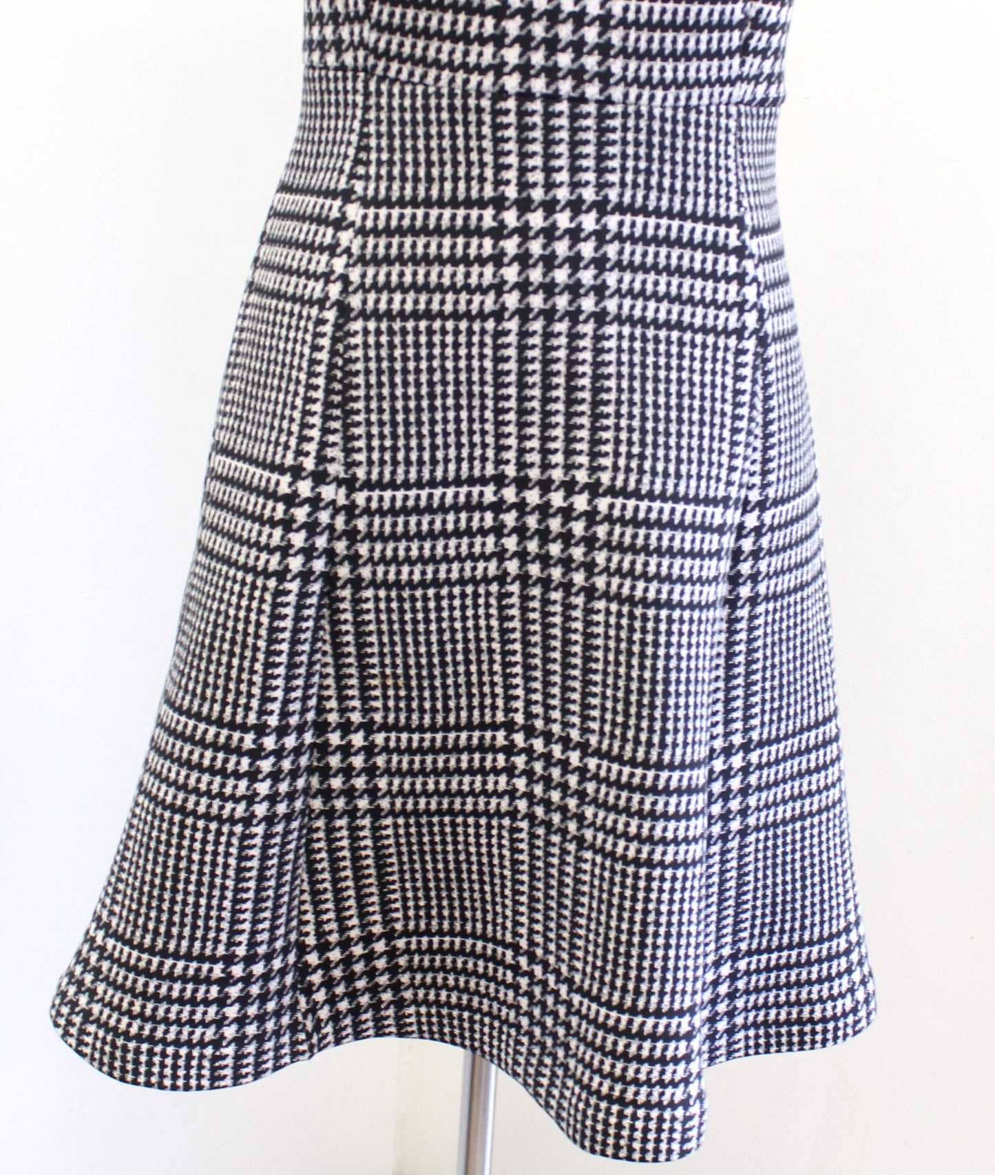 J McLaughlin Black Houndstooth Print Scuba Fit and Flare Dress Sz XS Sleeveless