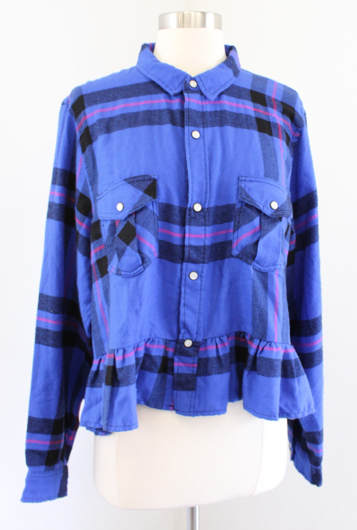 NWT BDG Urban Outfitters Blue Plaid Ruffle Trim Cropped Flannel Shirt Top Size M