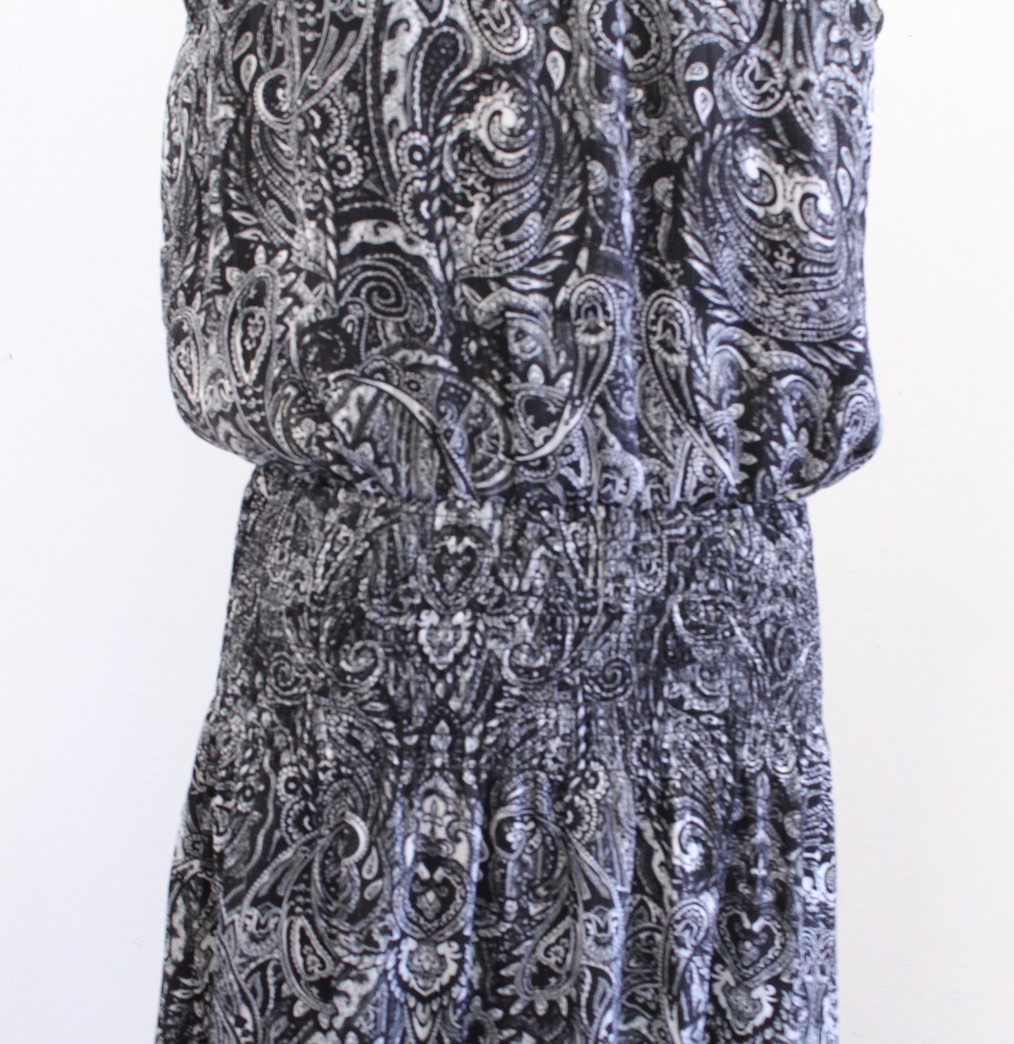 White House Black Market Metallic Paisley Print Ruffle Smocked Midi Dress Size M