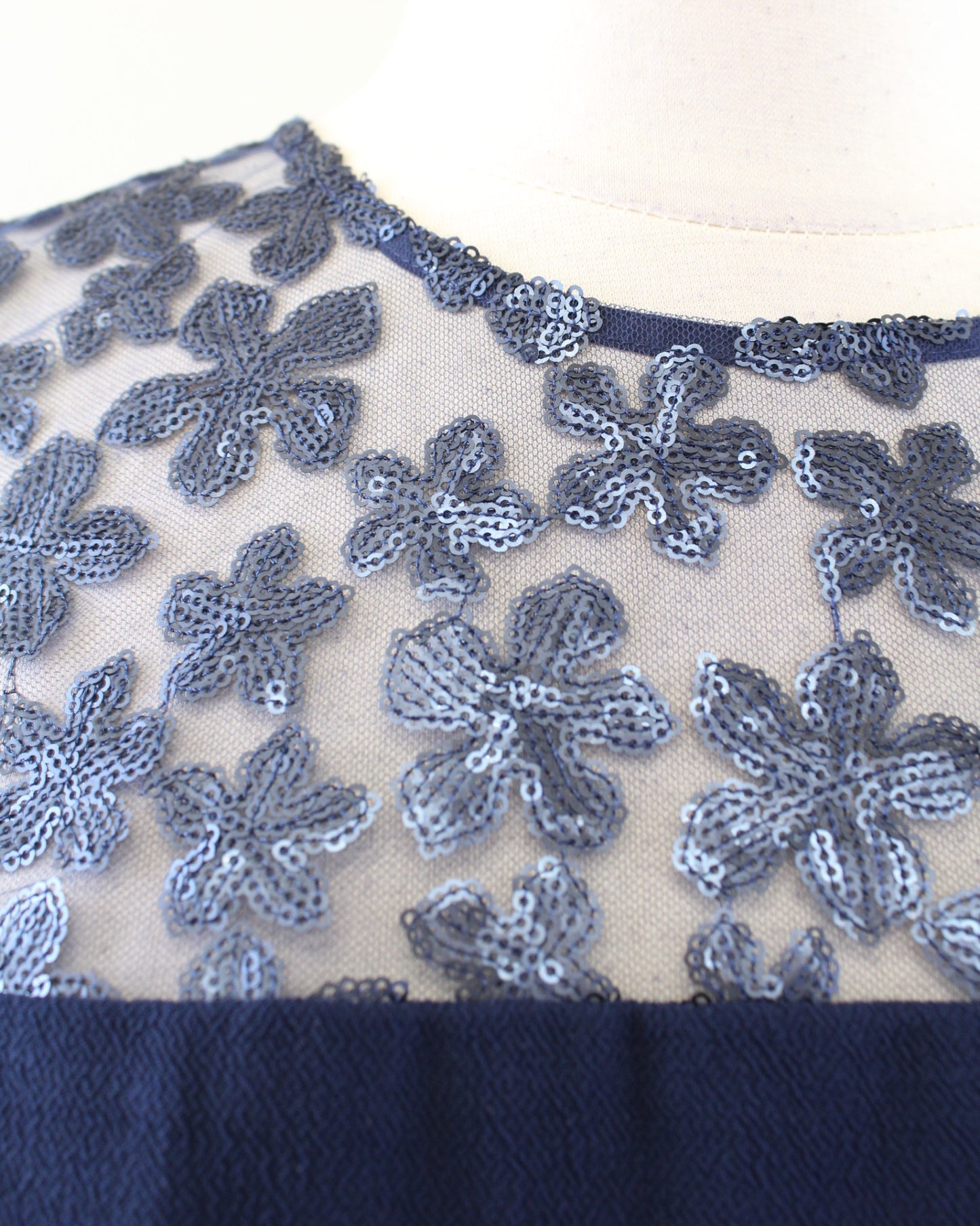 NWT Trina Turk Navy Blue Crepe Floral Sequin Mesh Lace Sheath Dress Size 10