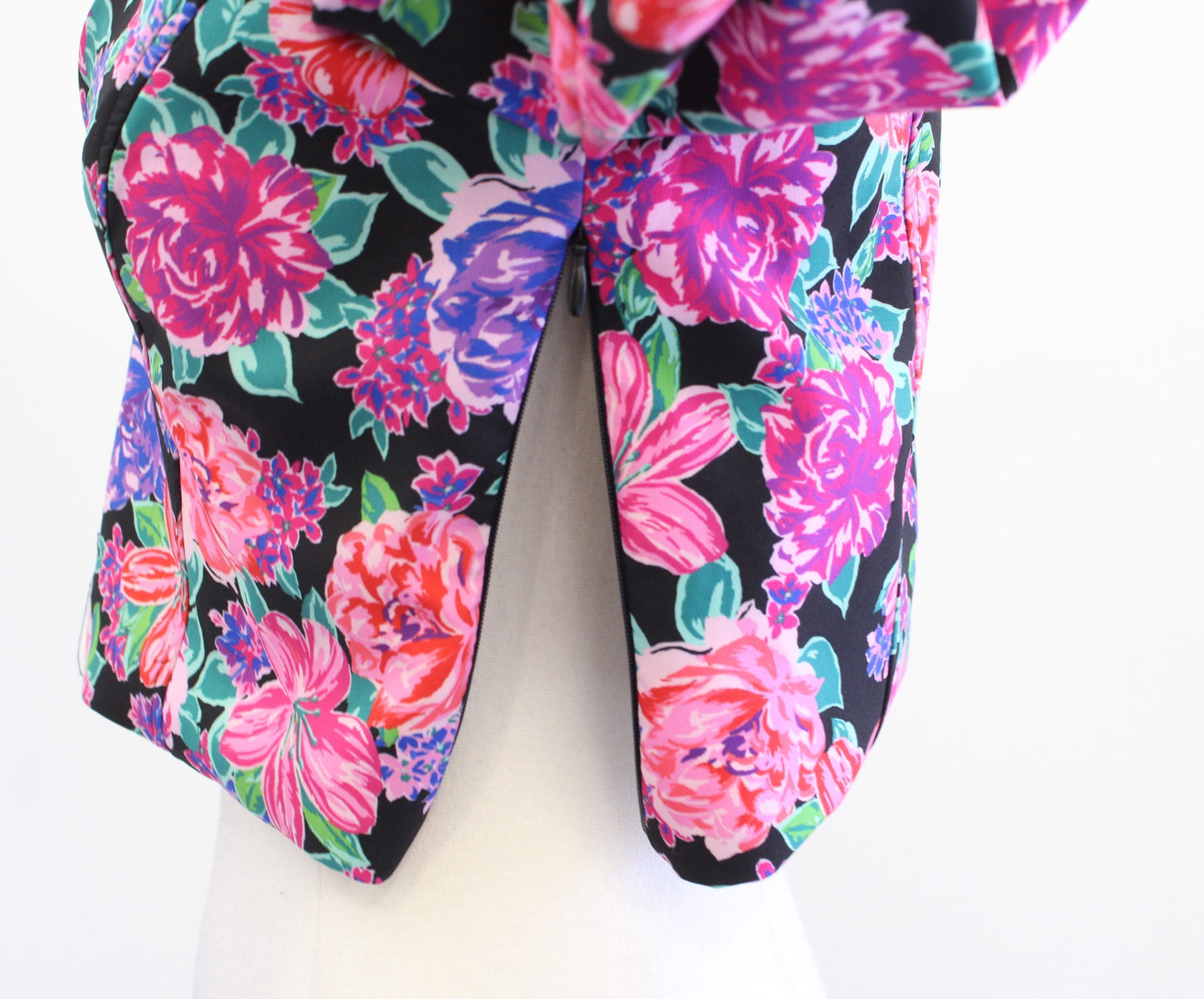 NWT Zara Bright Floral Print Puff Sleeve Crop Top Blouse Size M V Neck Black