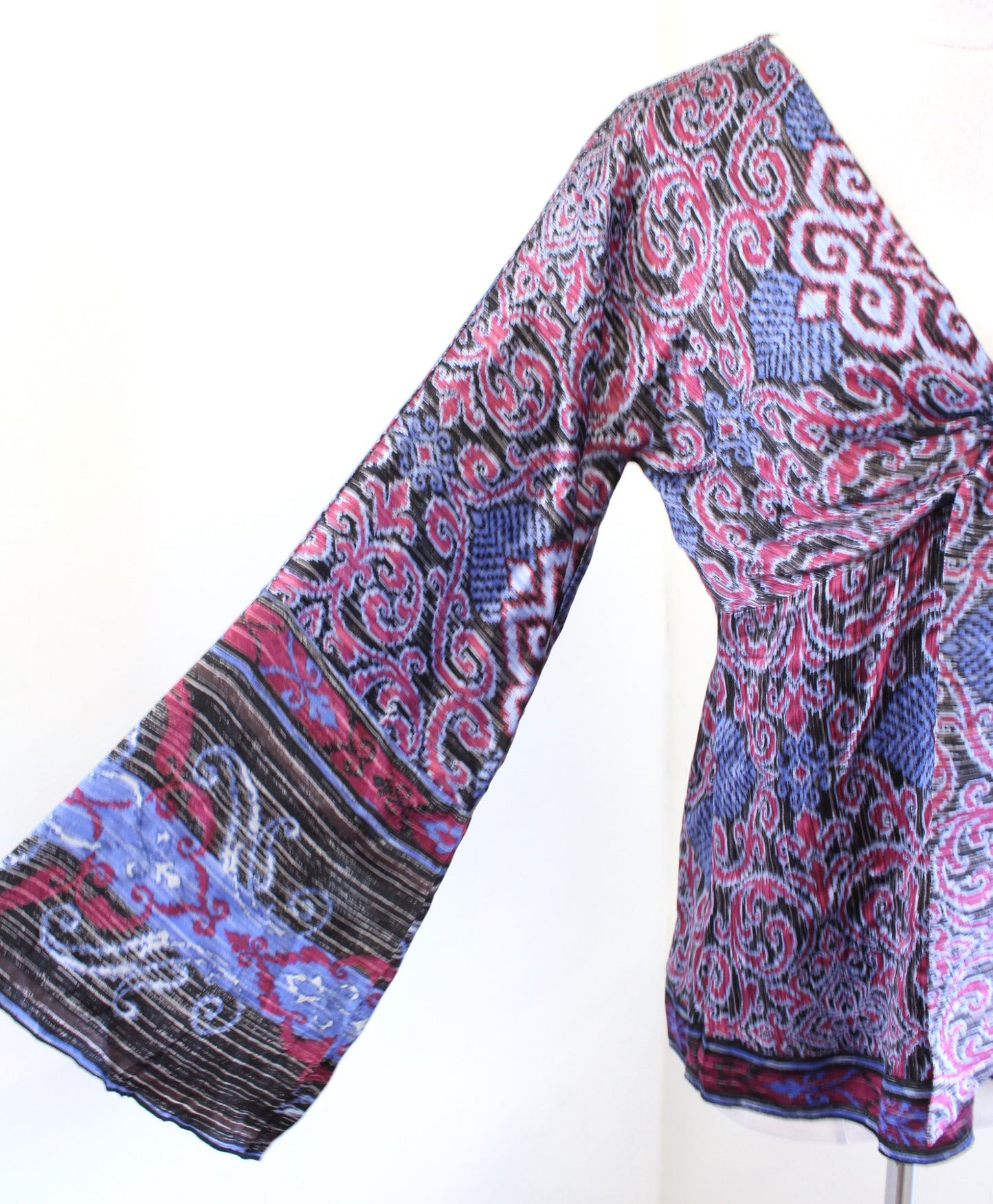 Hale Bob 2000s Y2k Silk Blend Tie Front V Neck Top Blouse Medallion Boho Size M