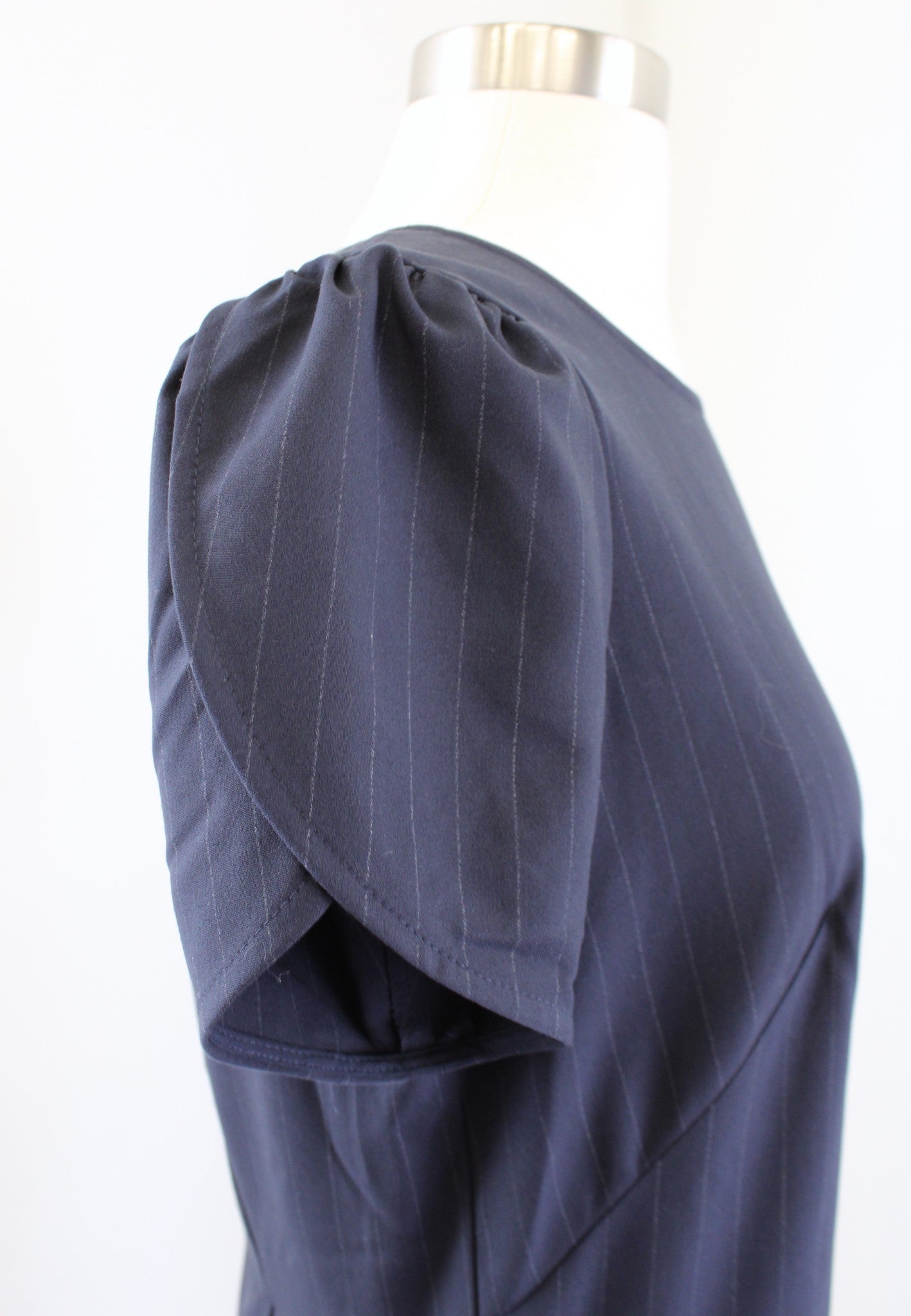 NWT Ann Taylor Loft Navy Blue Pinstripe Short Tulip Sleeve Sheath Dress Size 6