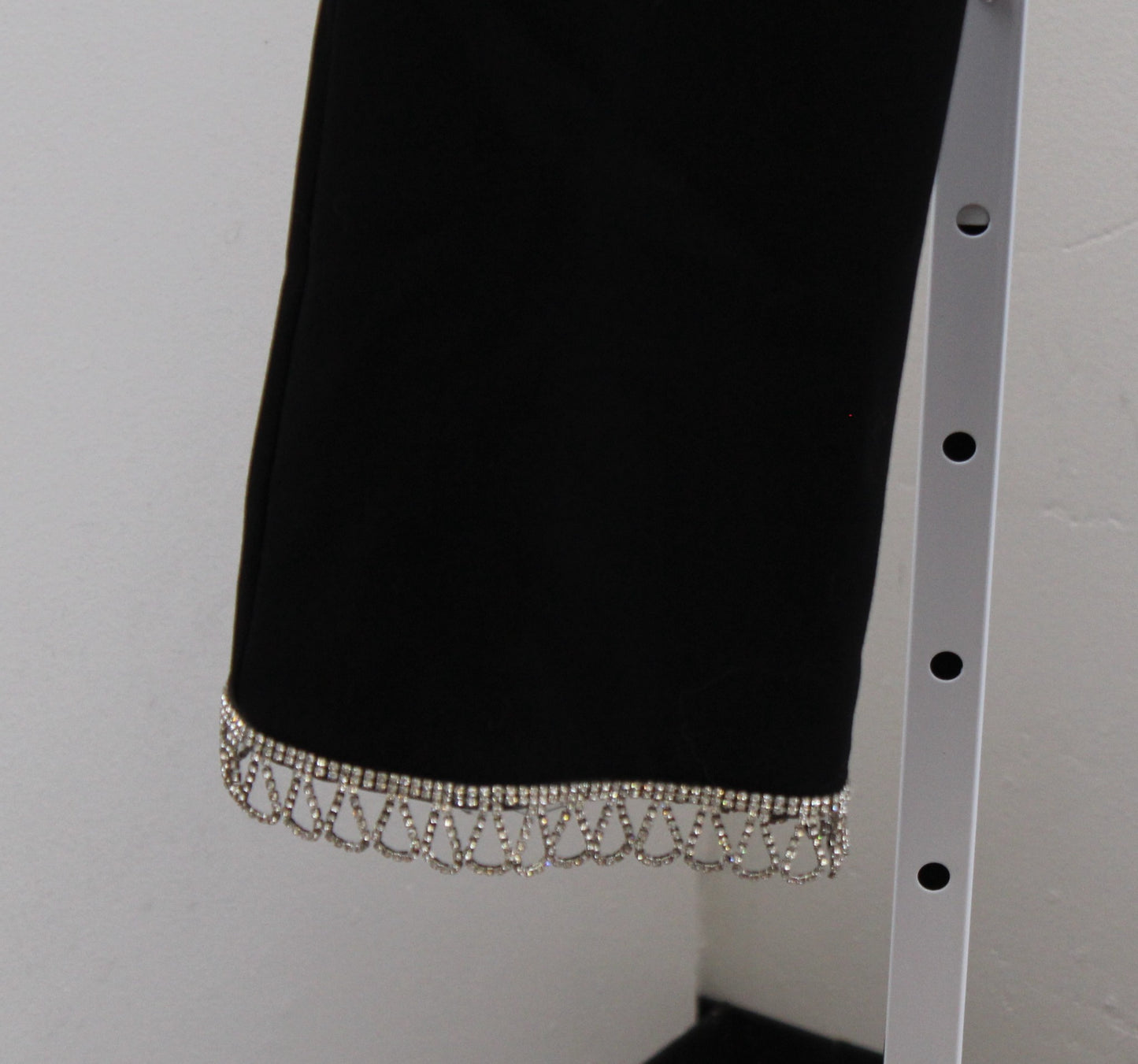 Trina Turk Black Rhinestone Embellished Fringe Hem Cropped Pants Capris Size 0