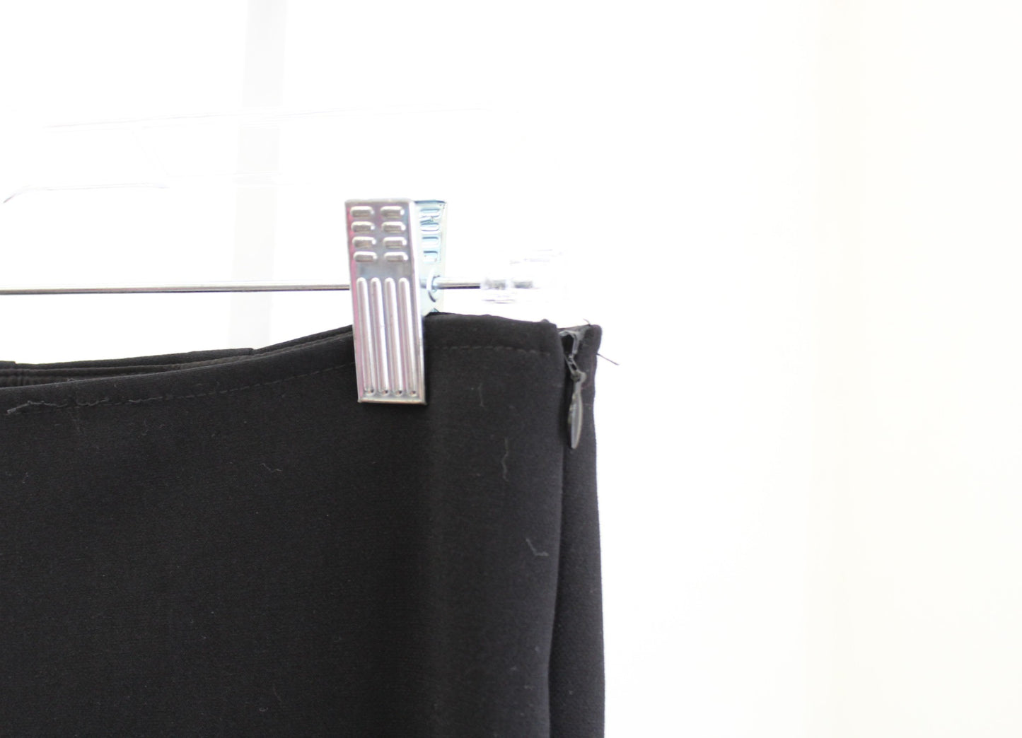 Trina Turk Black Rhinestone Embellished Fringe Hem Cropped Pants Capris Size 0