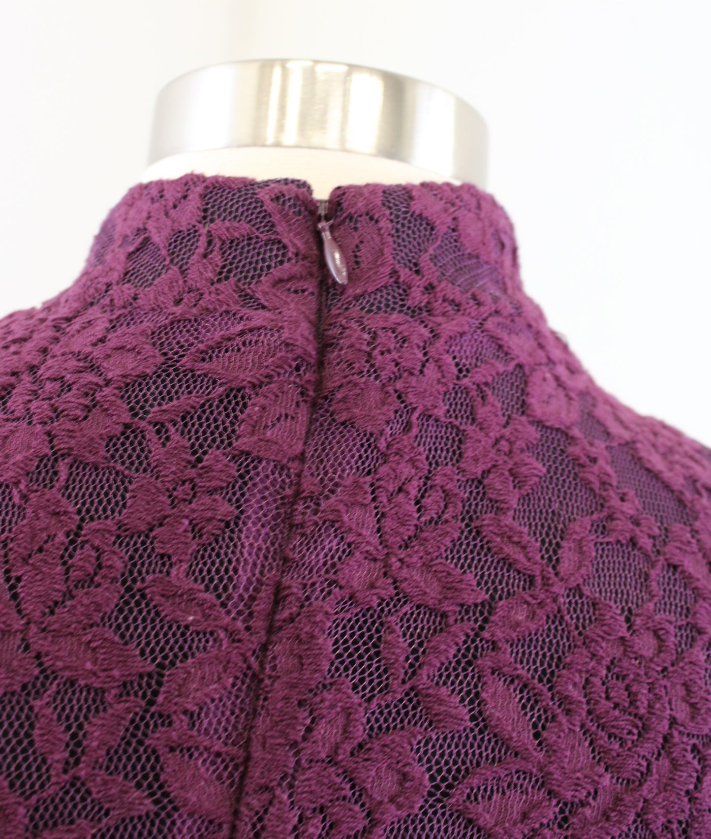 Tyler Boe Plum Burgundy Floral Lace Illusion Mock Neck Shift Dress Size XS