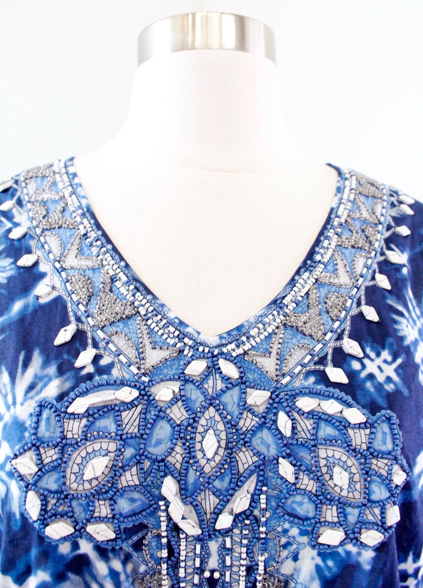 Chicos Blue White Tie Dye Printed Beaded Embellished Tunic Top Blouse Size 1