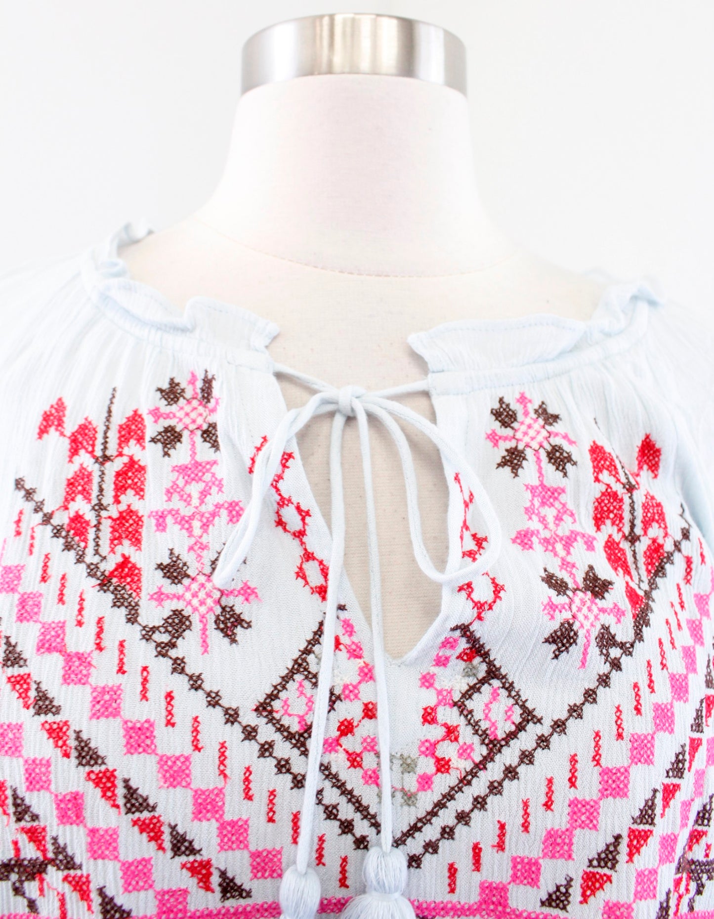 Sundance Catalog Light Blue Geometric Embroidered Tassel Peasant Top Blouse Sz M