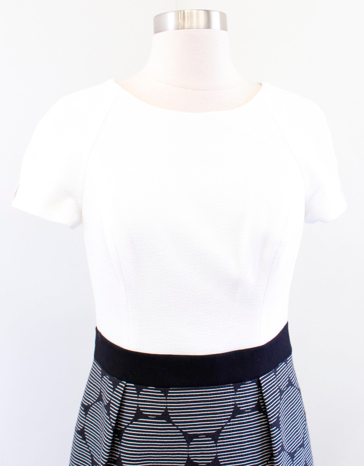 Black Halo Black White Striped Polka Dot Short Sleeve Sheath Dress Size 4 Career