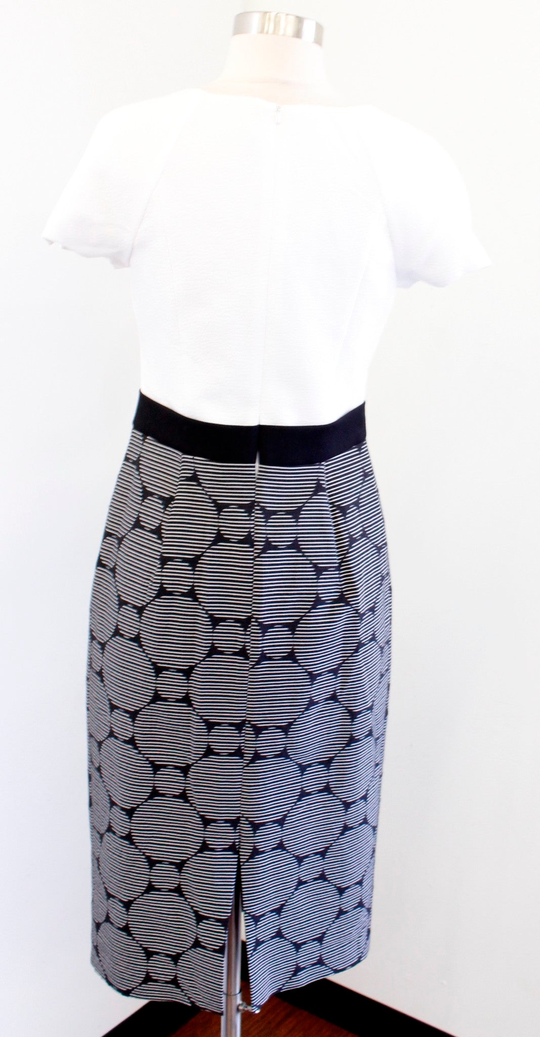 Black Halo Black White Striped Polka Dot Short Sleeve Sheath Dress Size 4 Career