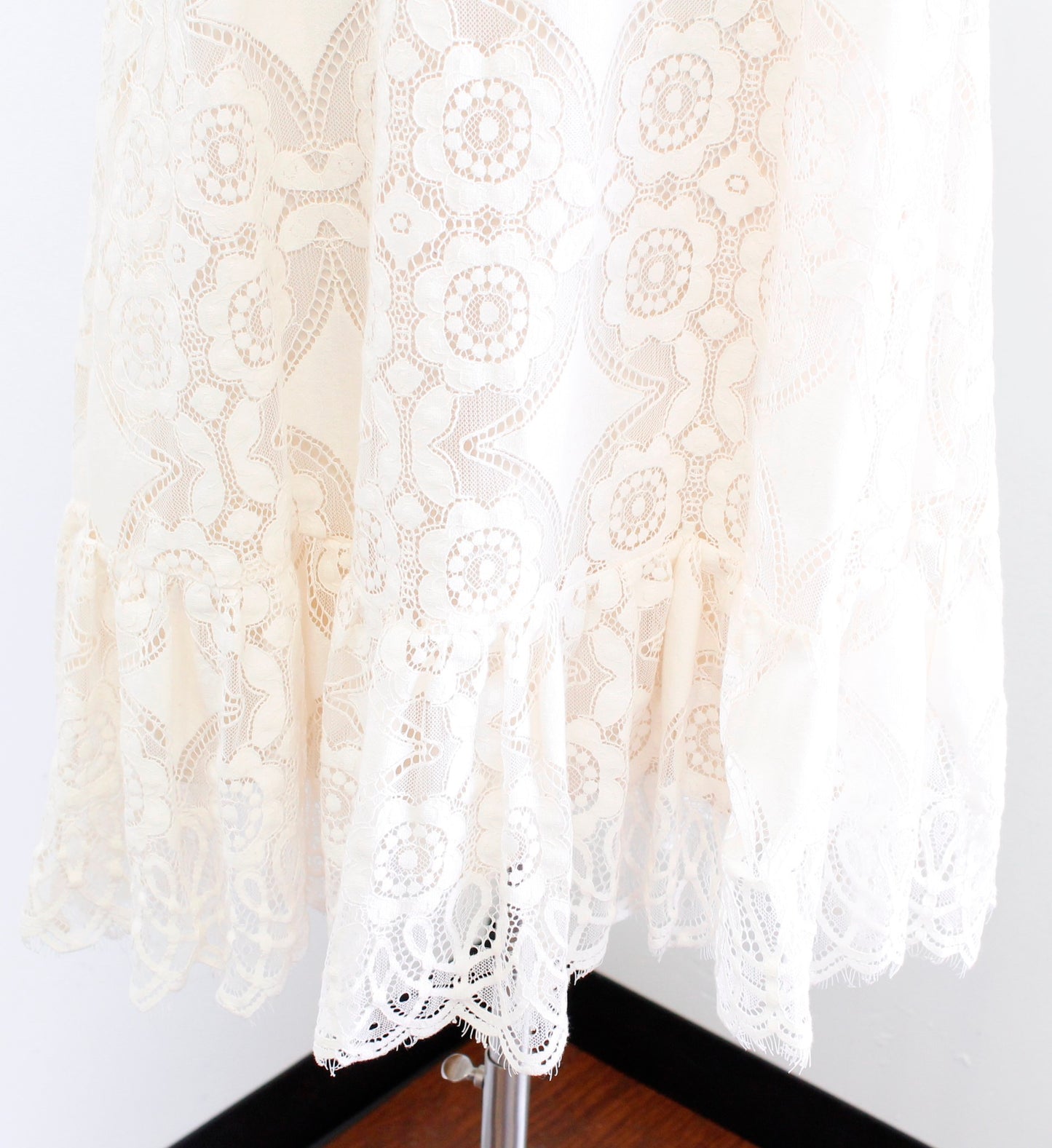 Floreat Anthropologie Manon Ivory Lace Flounce Hem Shift Dress Size 2 Sleeveless