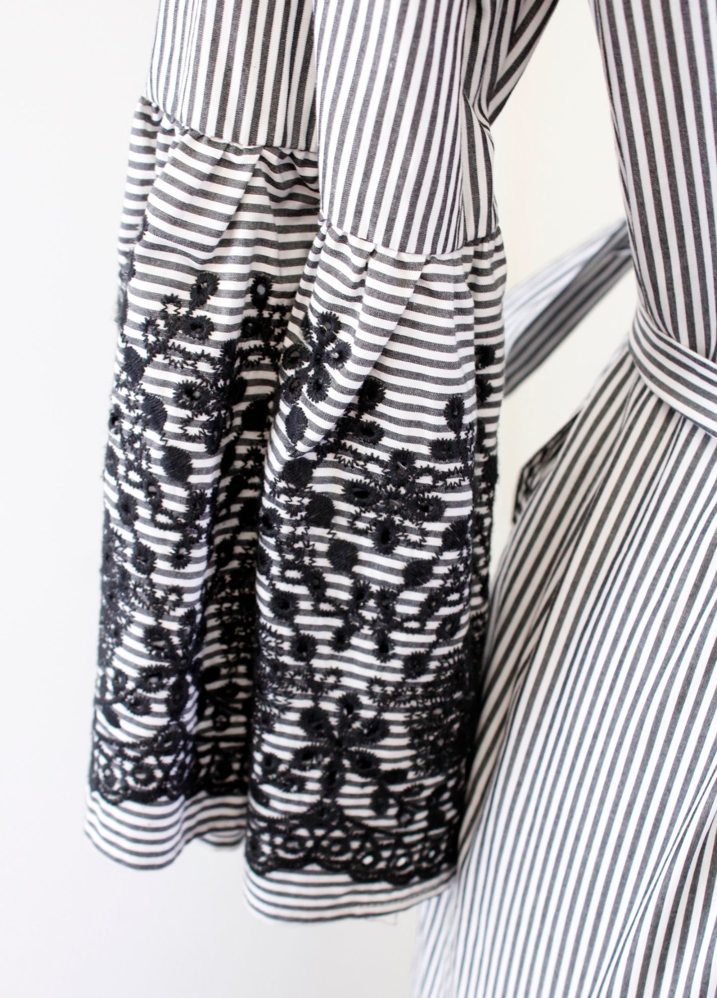 Calvin Klein Gray Striped Floral Embroidered Bell Sleeve Shirt Dress Tie Size 4