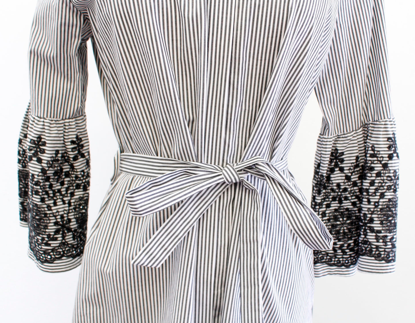 Calvin Klein Gray Striped Floral Embroidered Bell Sleeve Shirt Dress Tie Size 4