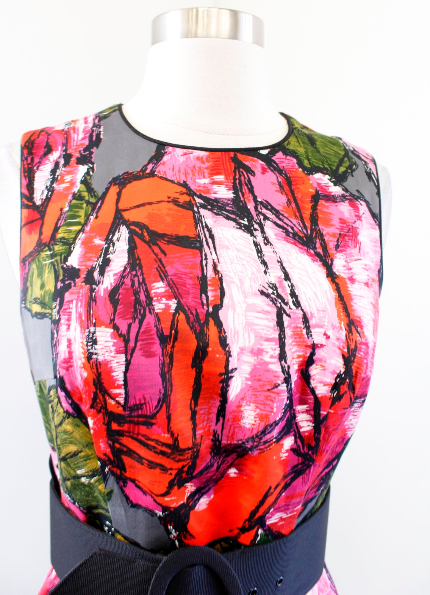 Trina Turk Mirren Rose Floral Print Chunky Belted Sheath Dress Size 2 Silk Gray