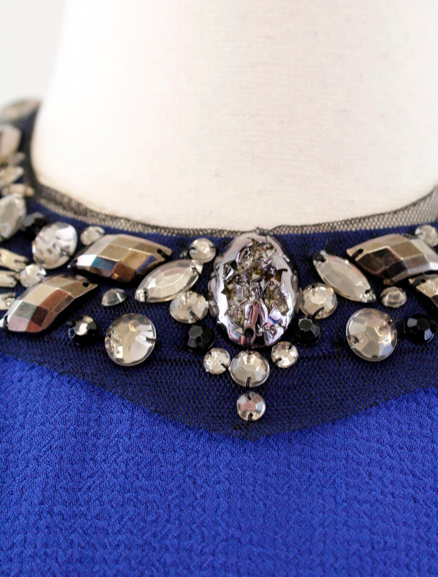 BCBG Max Azria Viviane Blue Beaded Collar Halter Evening Dress Formal Gown Sz 2